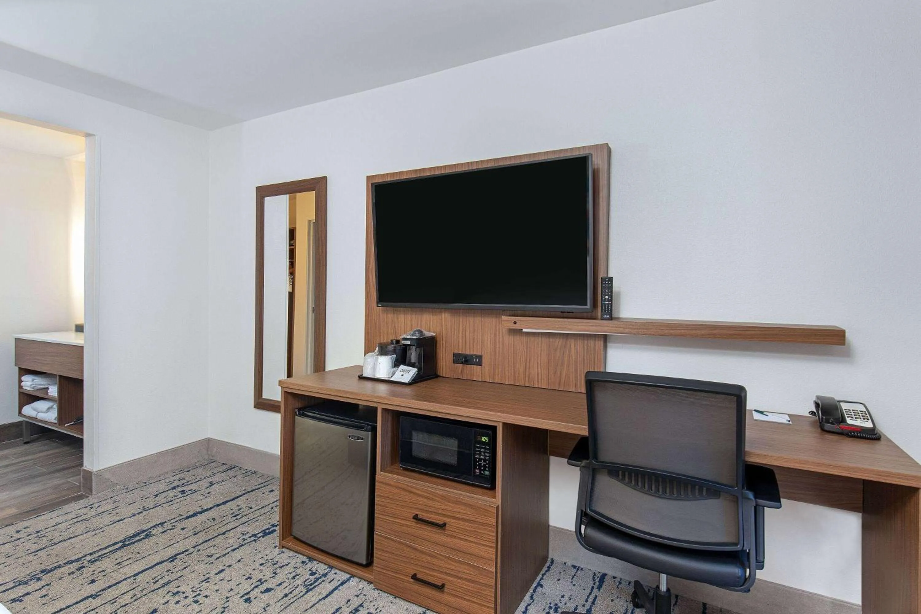 Bed in La Quinta by Wyndham Nashville Airport