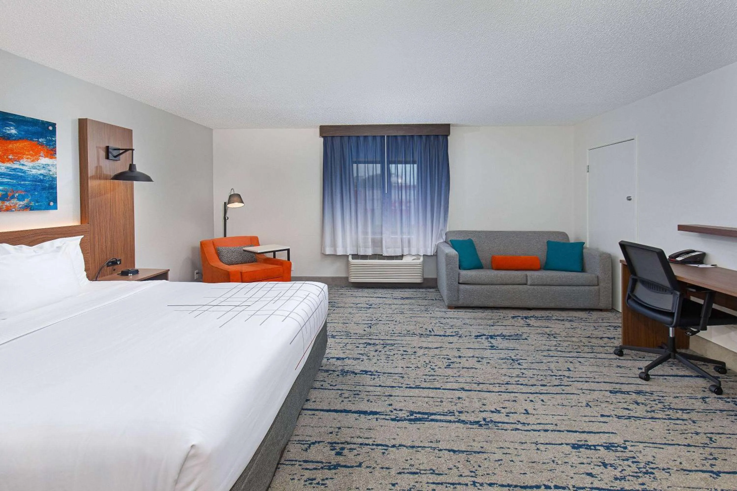 Bed in La Quinta by Wyndham Nashville Airport