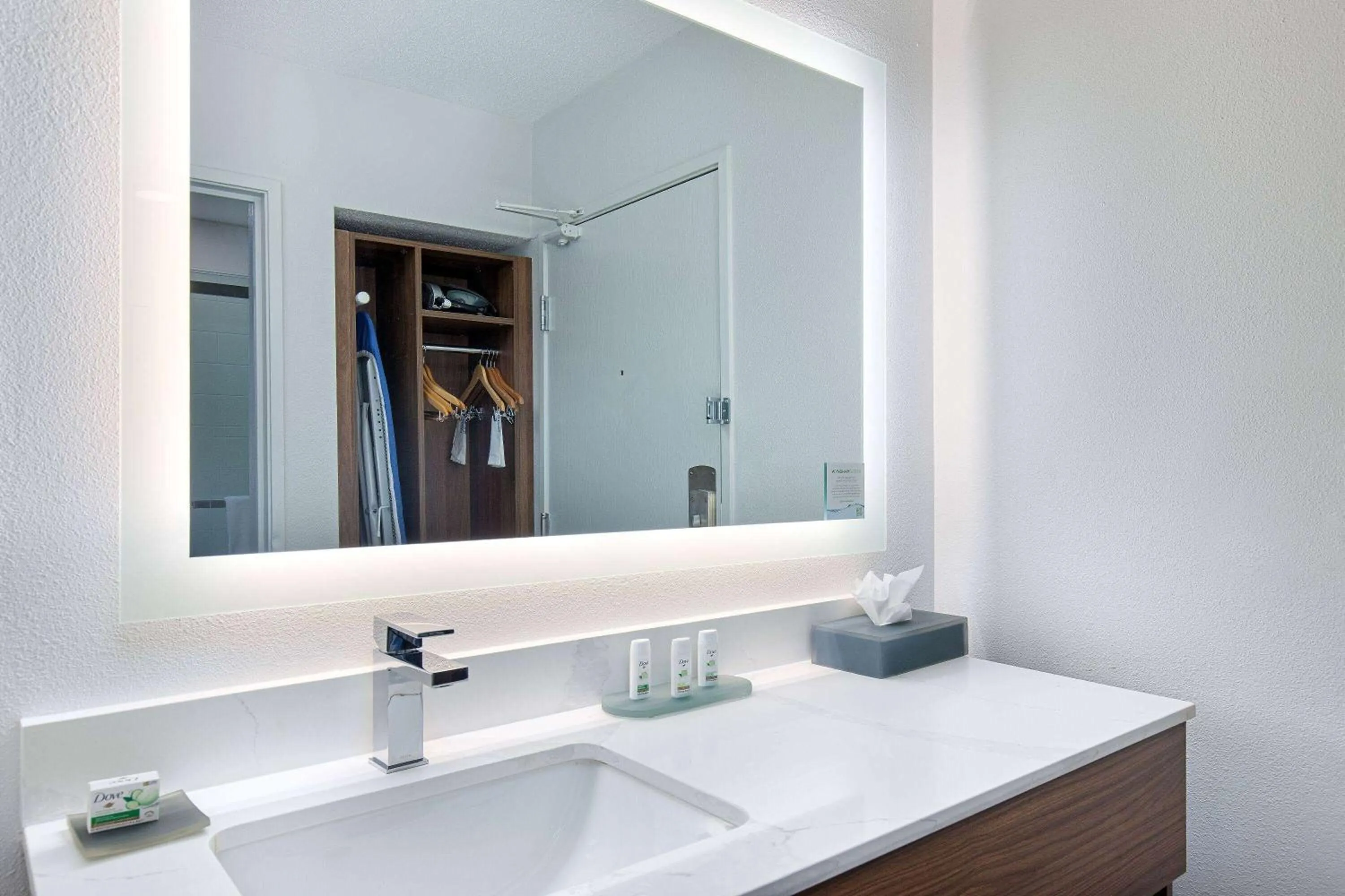 TV and multimedia in La Quinta by Wyndham Nashville Airport