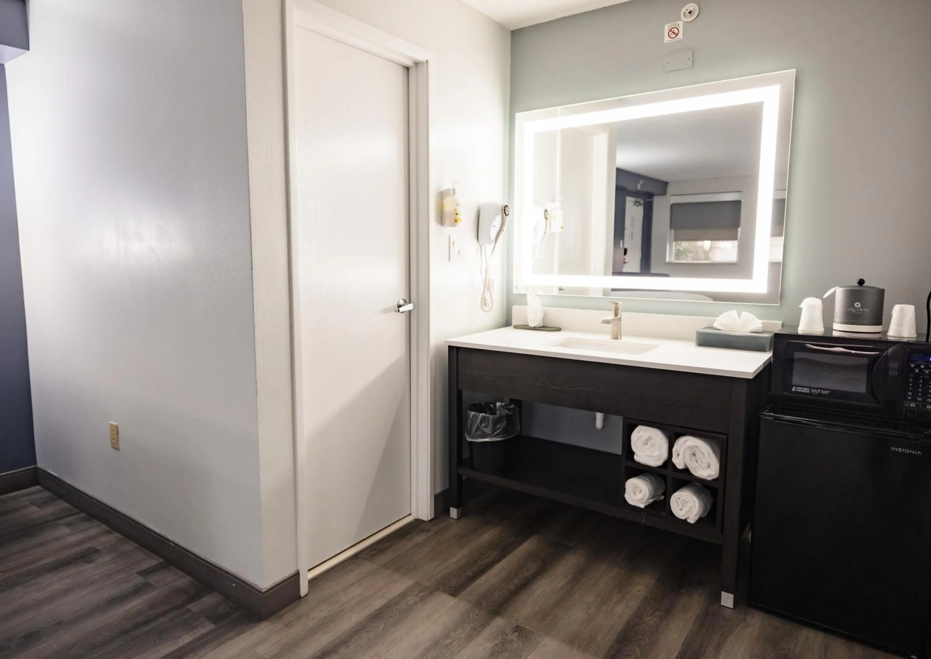 Bathroom in La Quinta Inn by Wyndham Tampa Near Busch Gardens