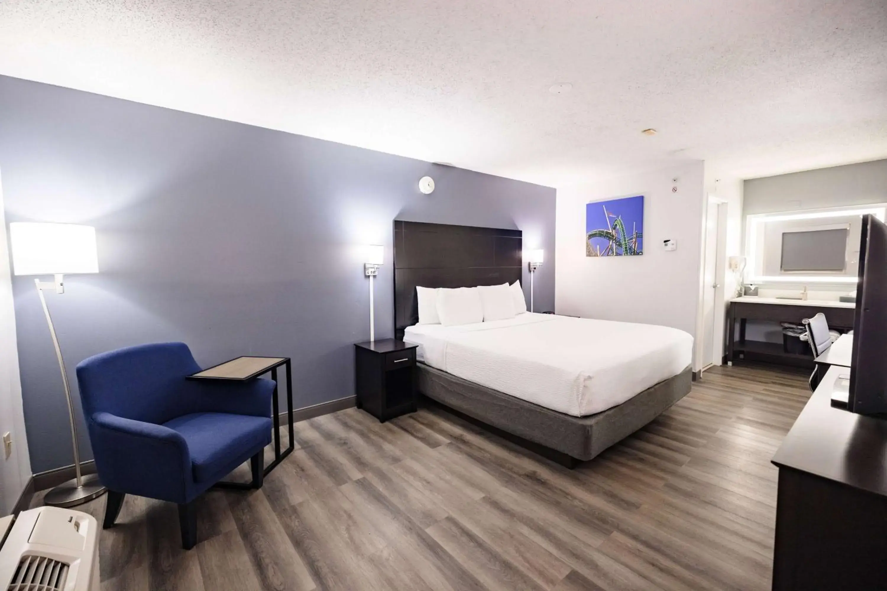 Double Room - Mobility Access/Non-Smoking in La Quinta Inn by Wyndham Tampa Near Busch Gardens Double Room - Mobility Access/Non-Smoking in La Quinta Inn by Wyndham Tampa Near Busch Gardens