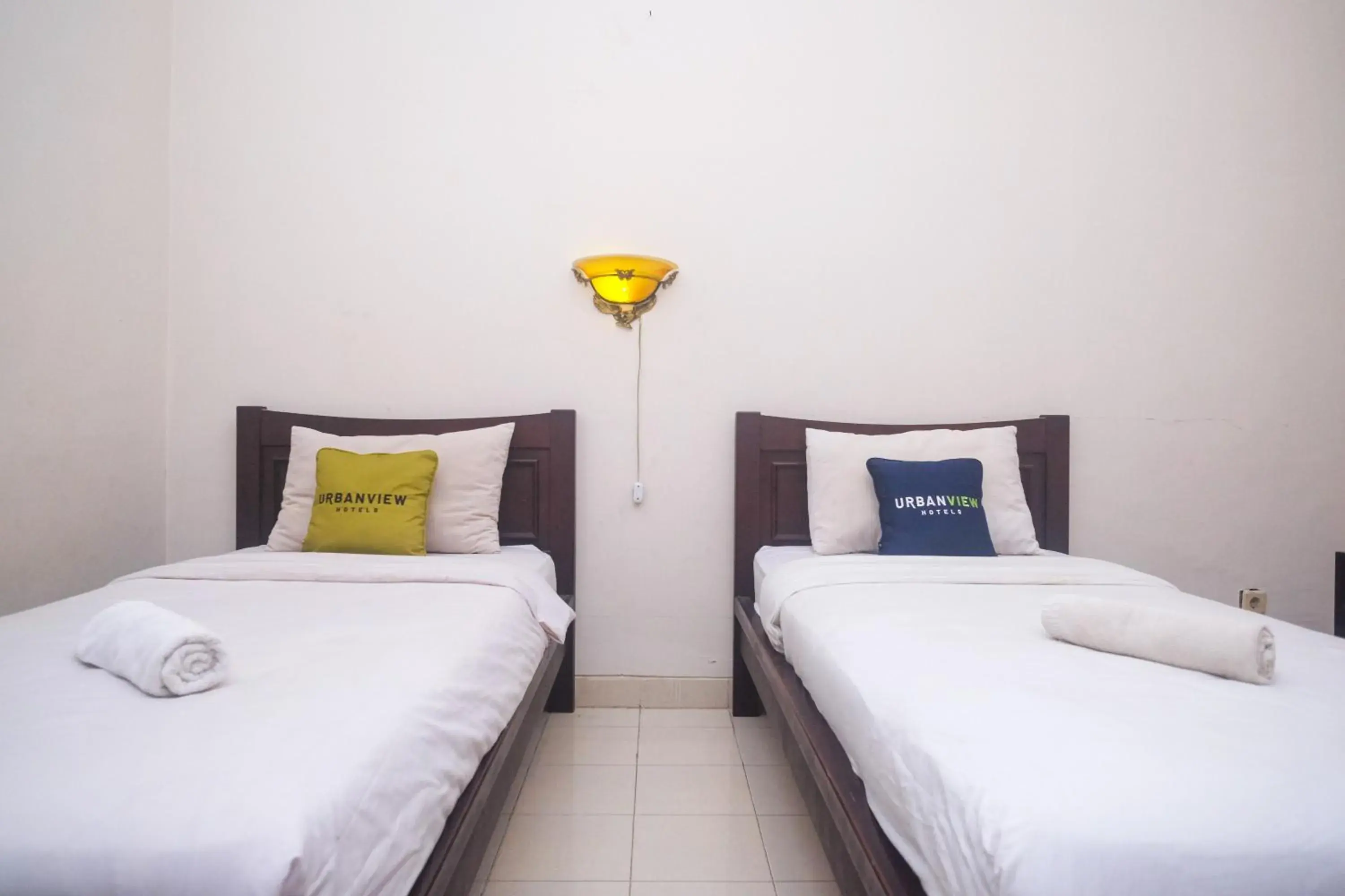 Superior Twin Room in Urbanview Hotel Pondok Anggun Yogyakarta by RedDoorz Superior Twin Room in Urbanview Hotel Pondok Anggun Yogyakarta by RedDoorz