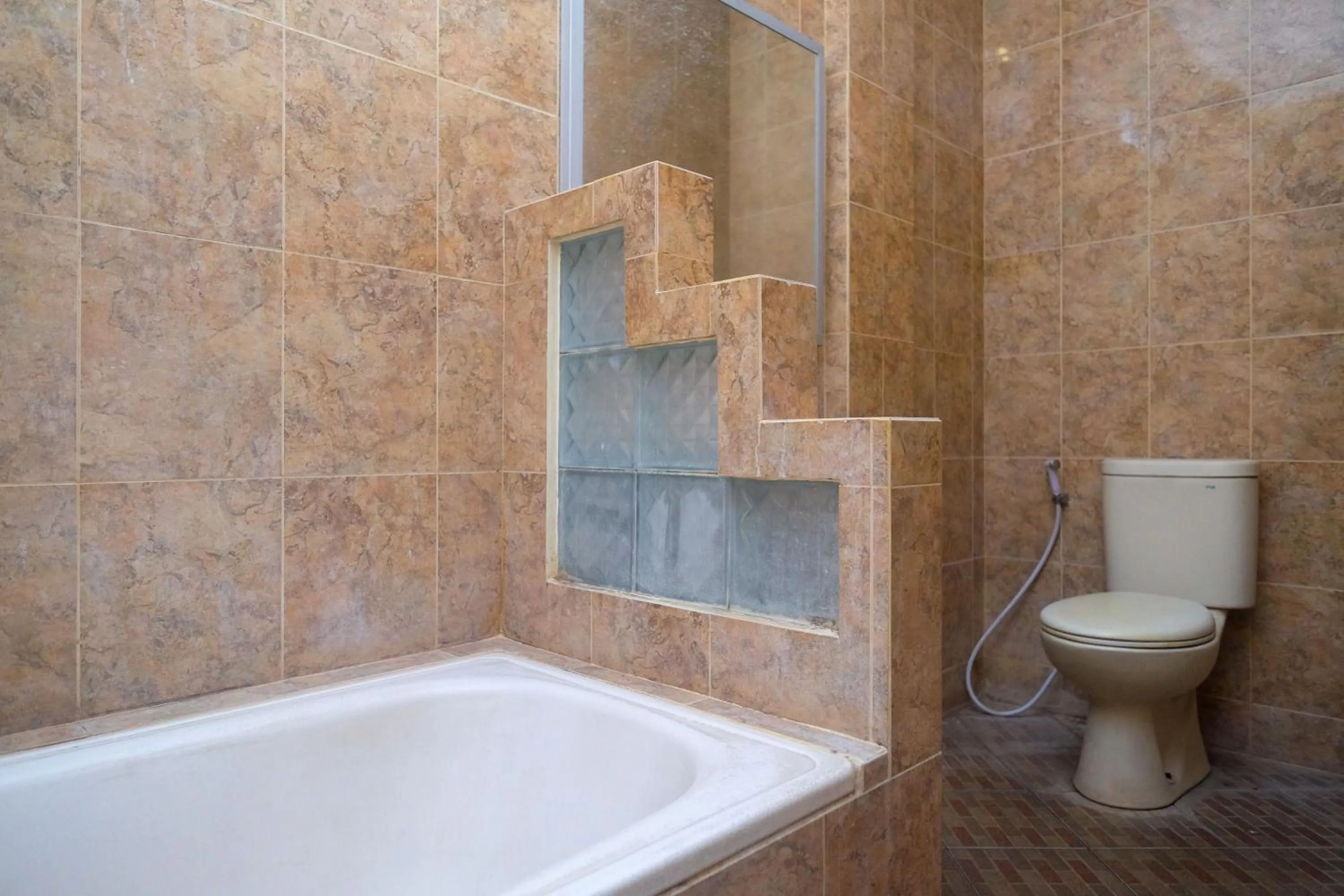 Bathroom in Urbanview Hotel Pondok Anggun Yogyakarta by RedDoorz