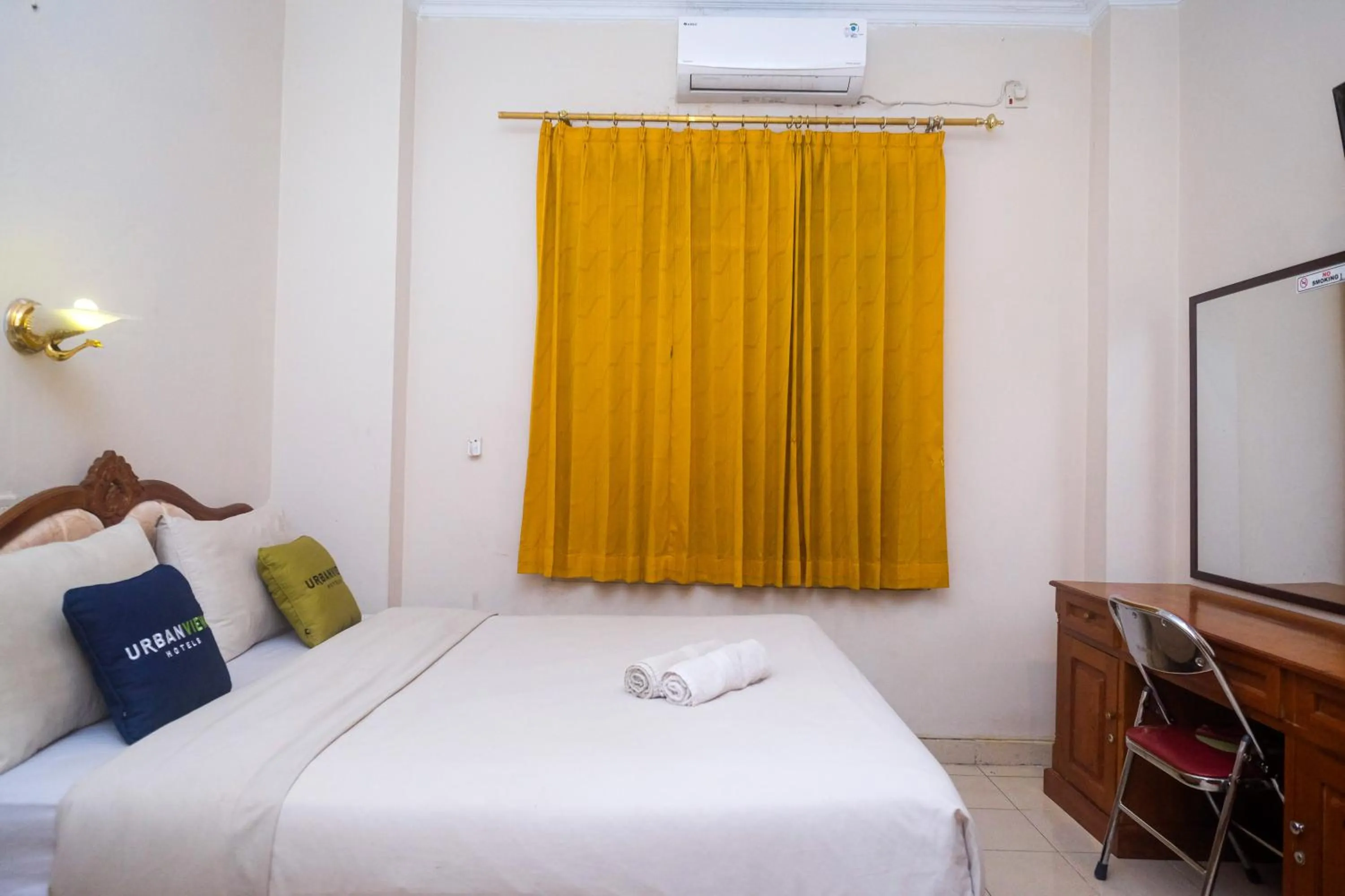 Bedroom, Bed in Urbanview Hotel Pondok Anggun Yogyakarta by RedDoorz