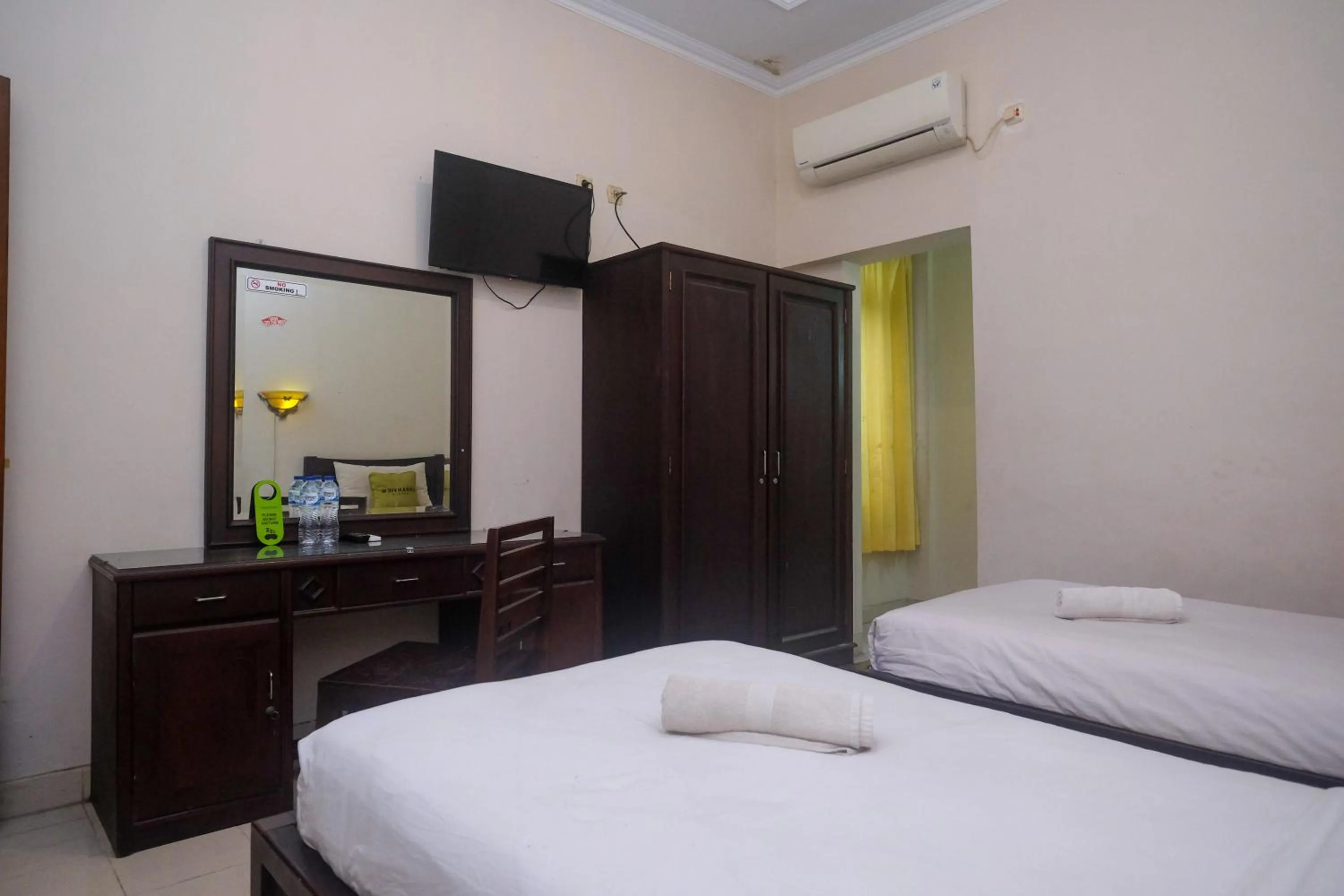 Bedroom, Bed in Urbanview Hotel Pondok Anggun Yogyakarta by RedDoorz
