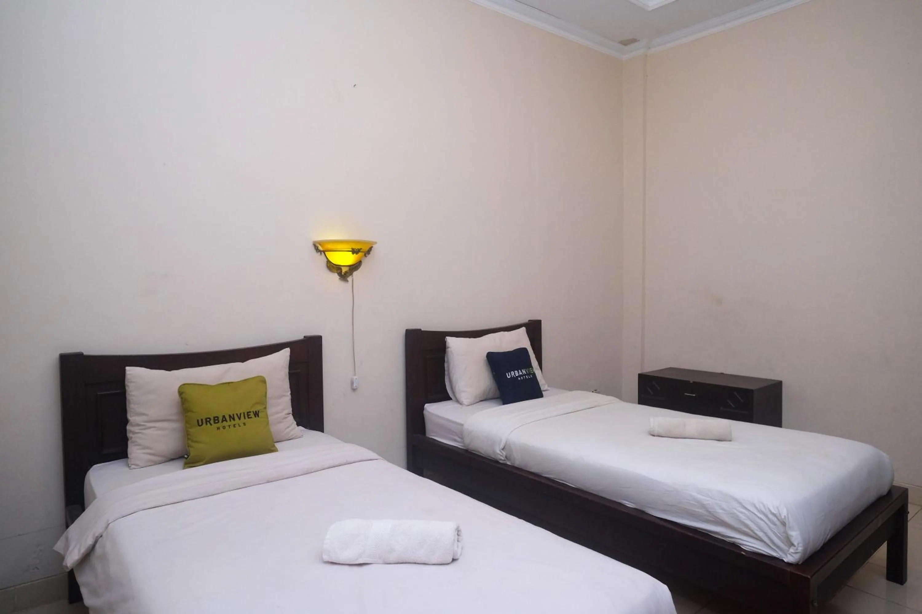 Bedroom, Bed in Urbanview Hotel Pondok Anggun Yogyakarta by RedDoorz