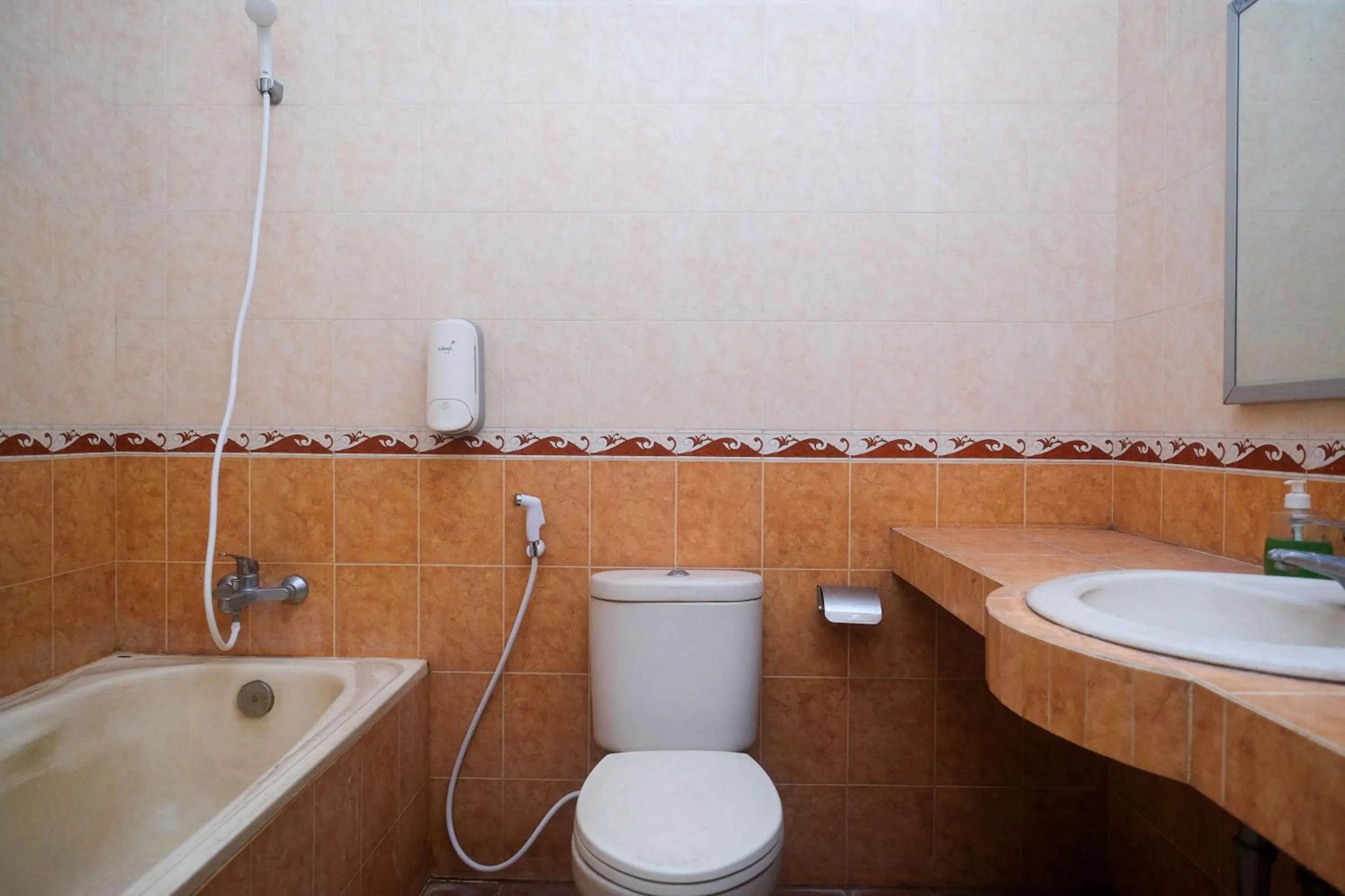 Bathroom in Urbanview Hotel Pondok Anggun Yogyakarta by RedDoorz