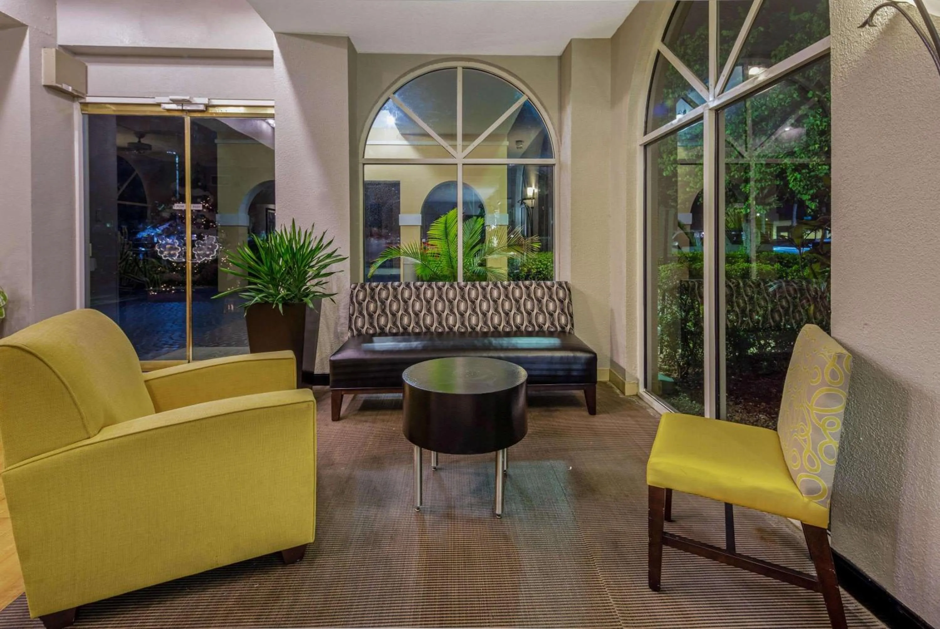 Lobby or reception in La Quinta by Wyndham Miami Lakes