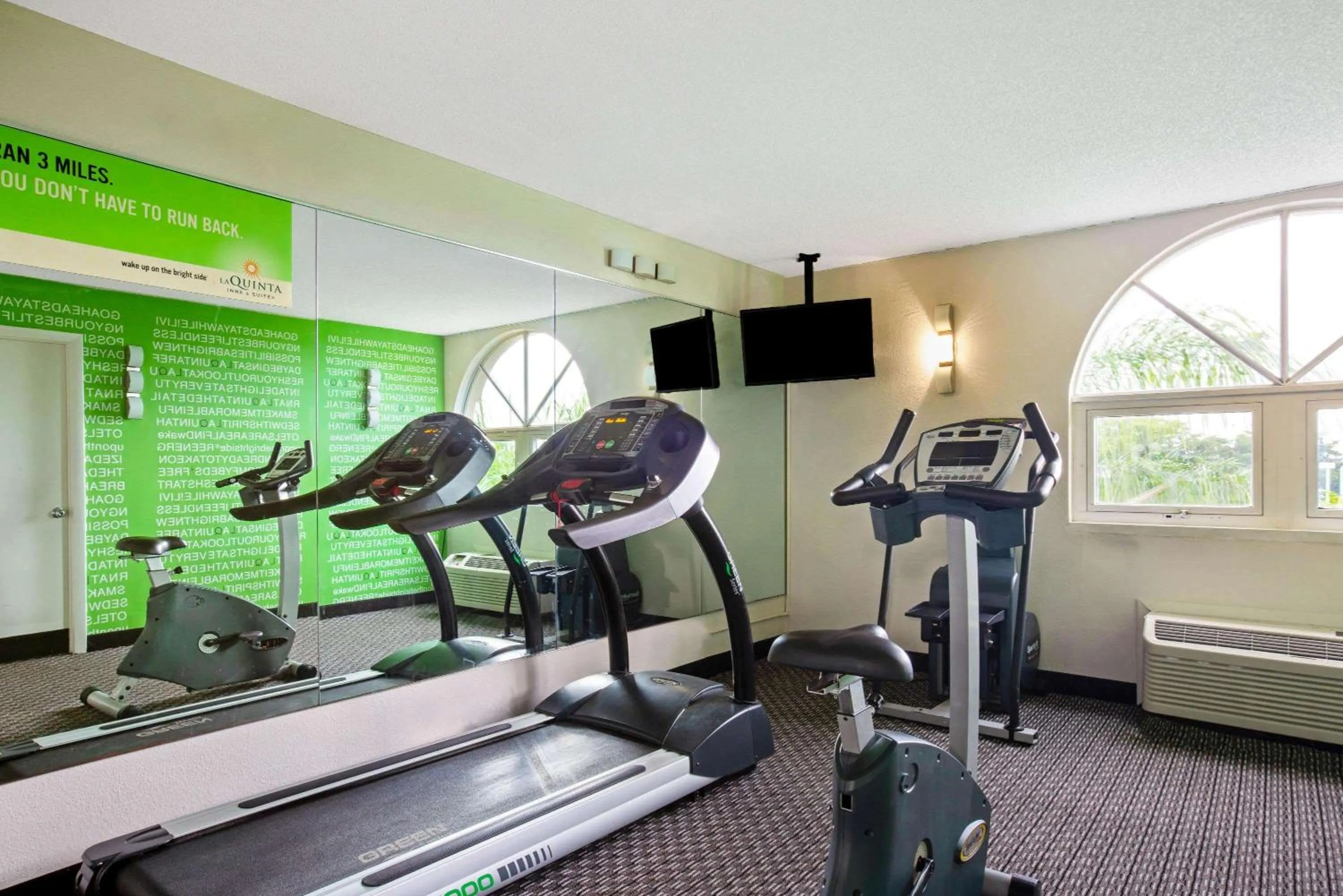 Fitness centre/facilities in La Quinta by Wyndham Miami Lakes