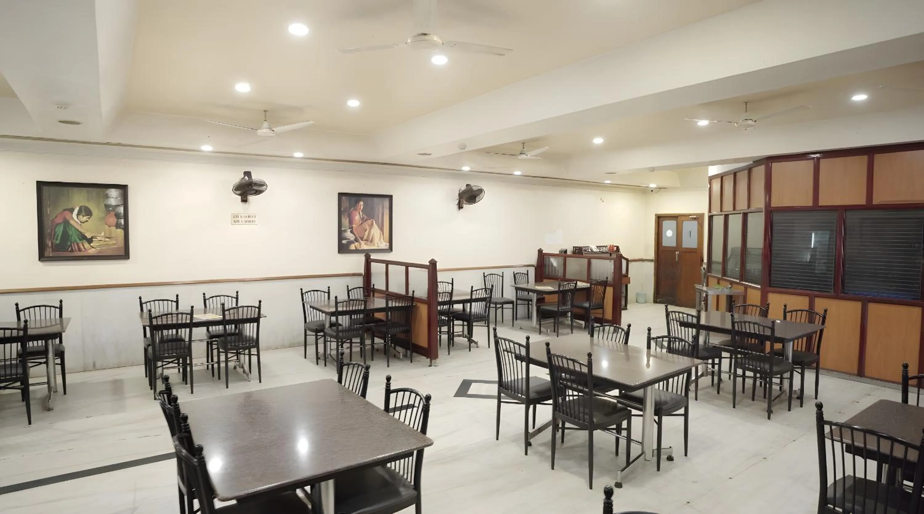 Restaurant/places to eat in HOTEL UDUPI INTERNATIONAL