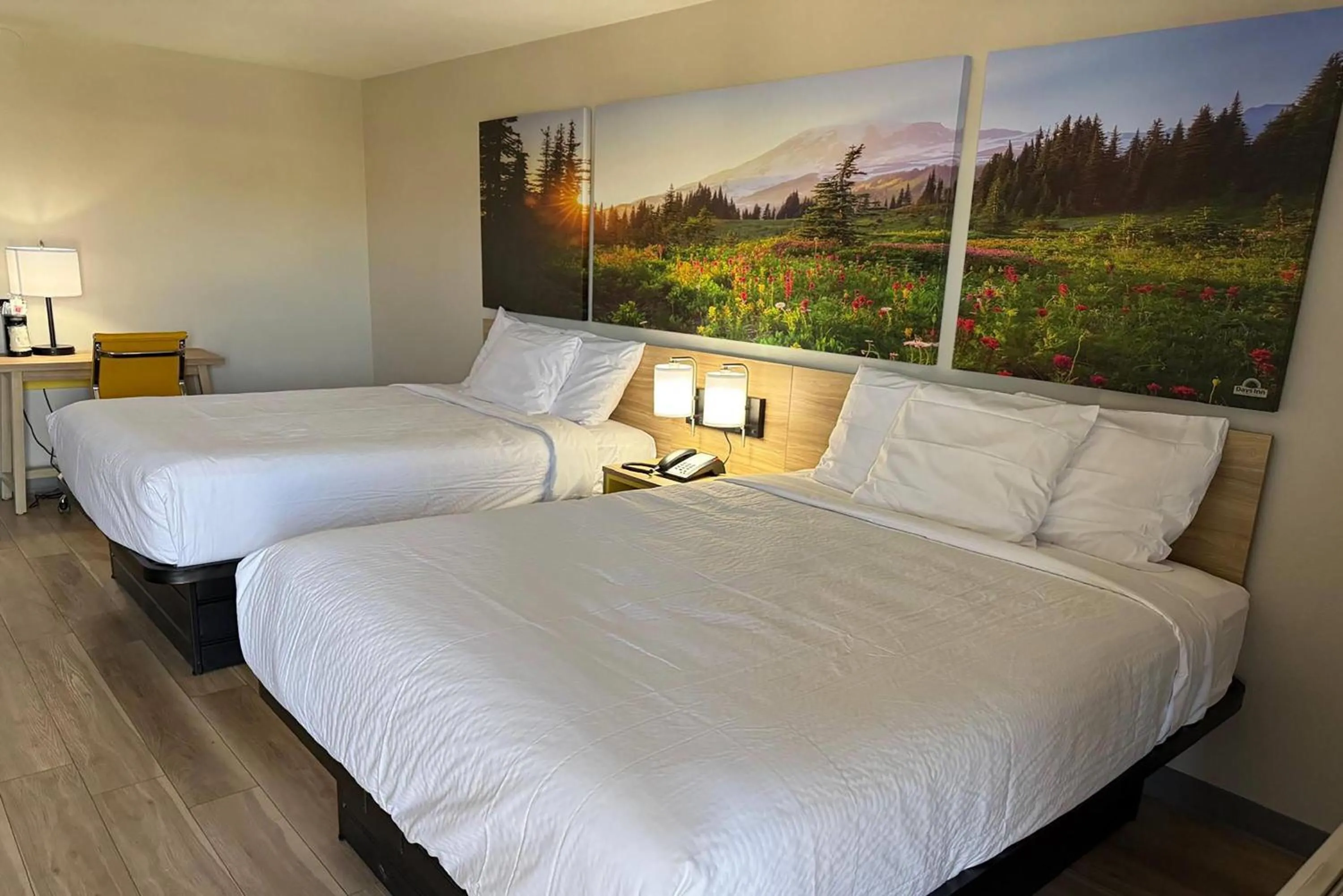 Photo of the whole room, Bed in Days Inn by Wyndham Reno