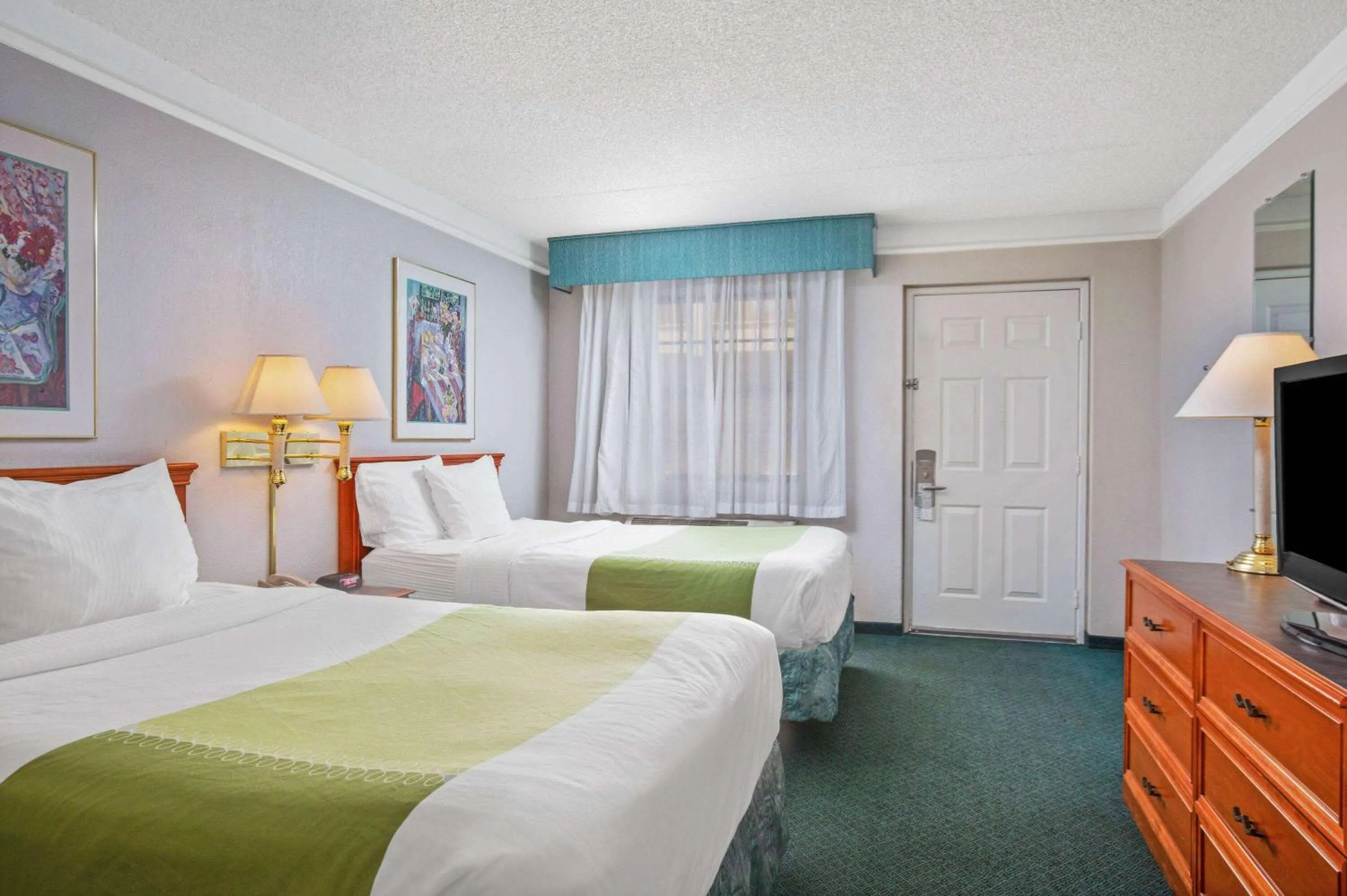 Photo of the whole room, Bed in La Quinta Inn by Wyndham Reno