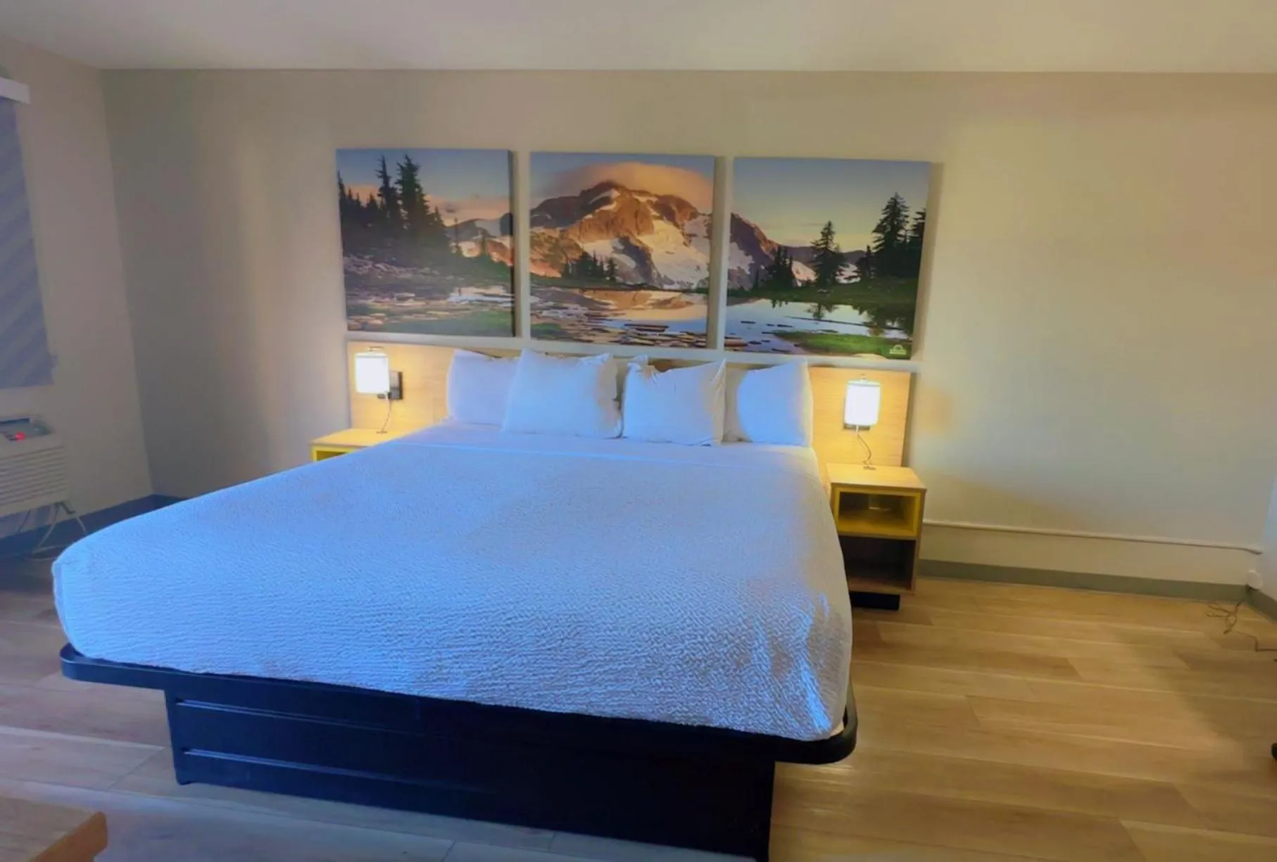 Bed in Days Inn by Wyndham Reno