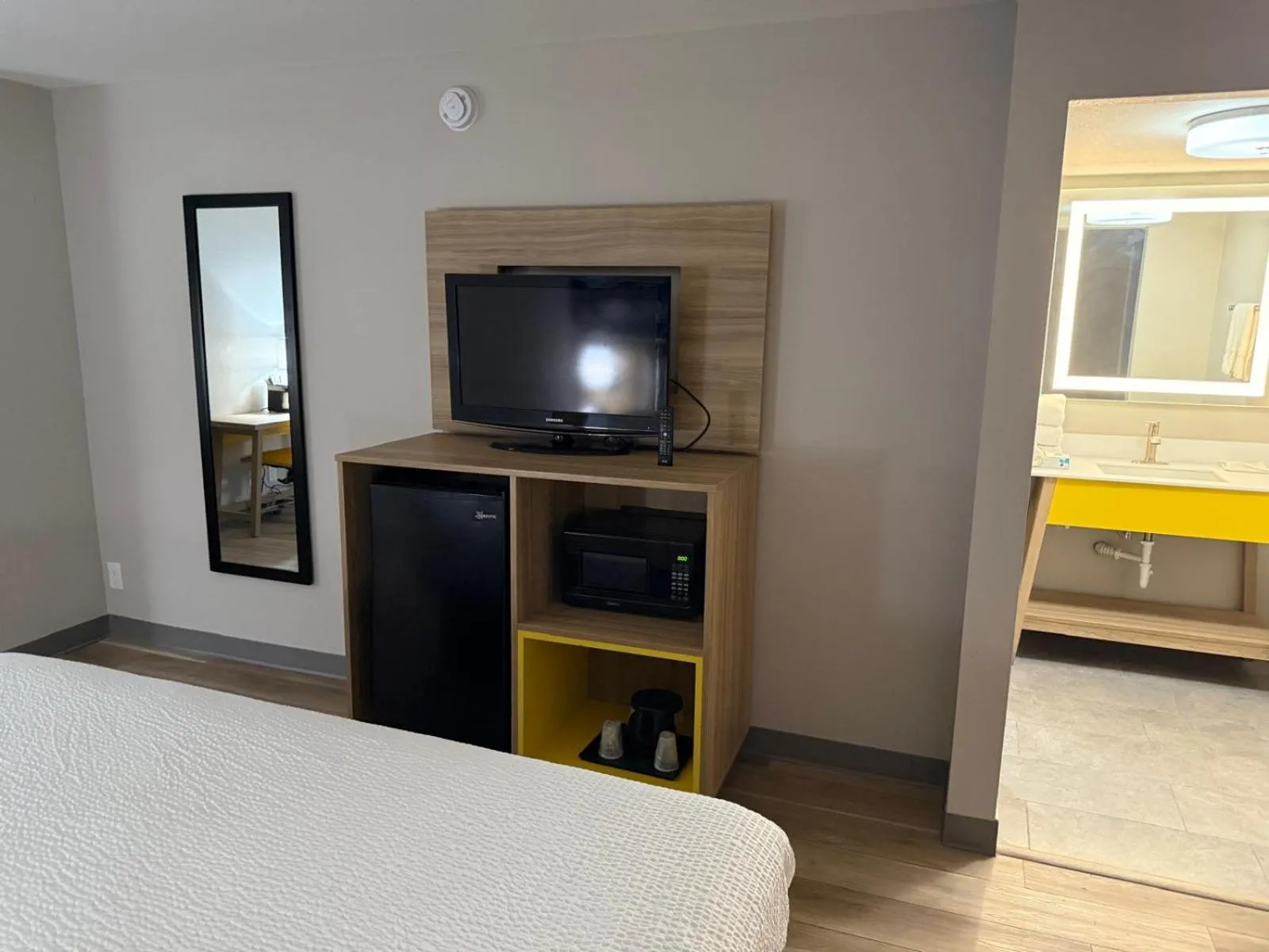 Bed in Days Inn by Wyndham Reno