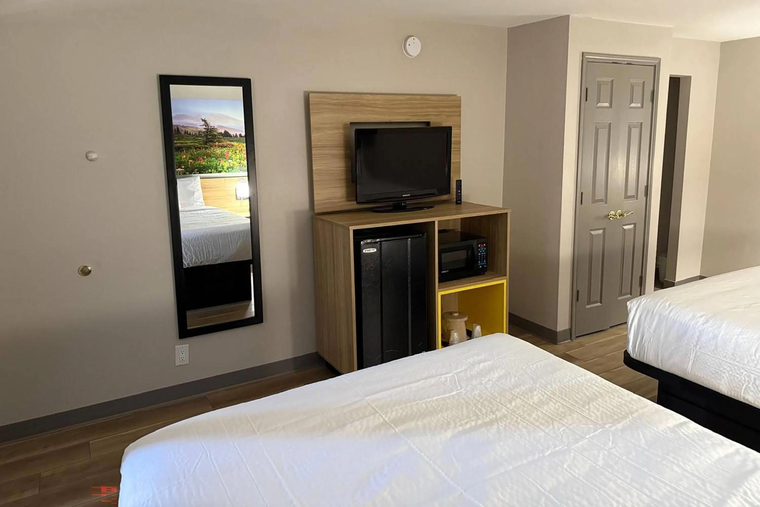 Photo of the whole room, Bed in Days Inn by Wyndham Reno