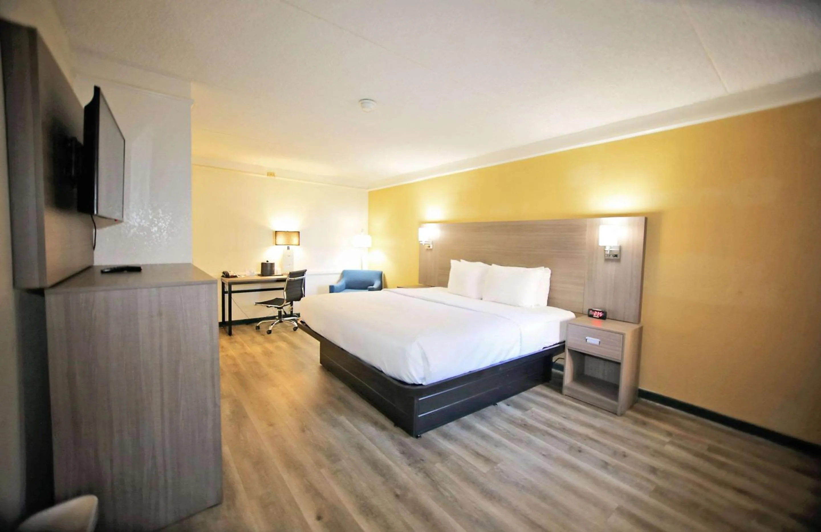 Bed in Quality Inn Aurora Denver