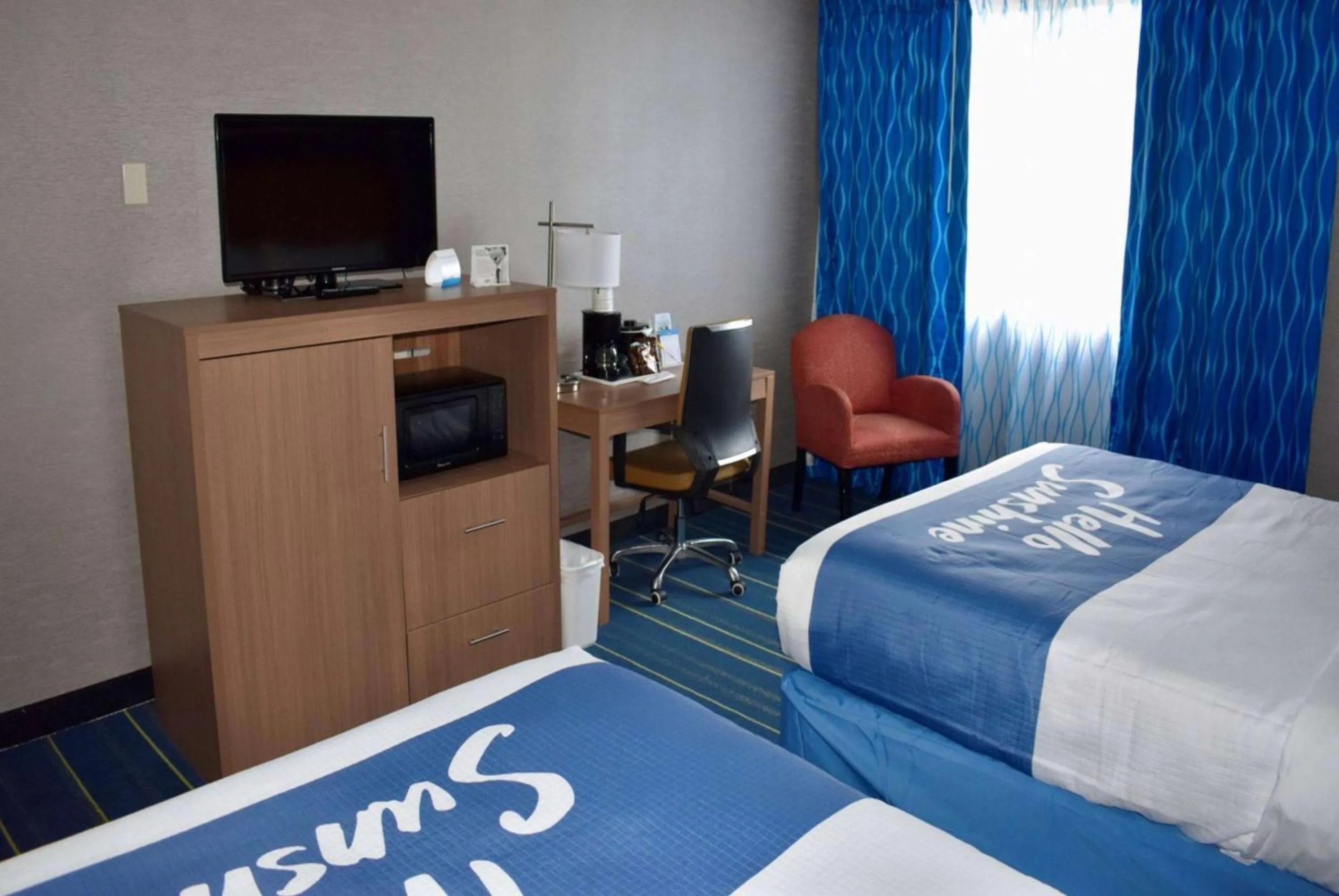 Photo of the whole room, Bed in Days Inn by Wyndham Wayne