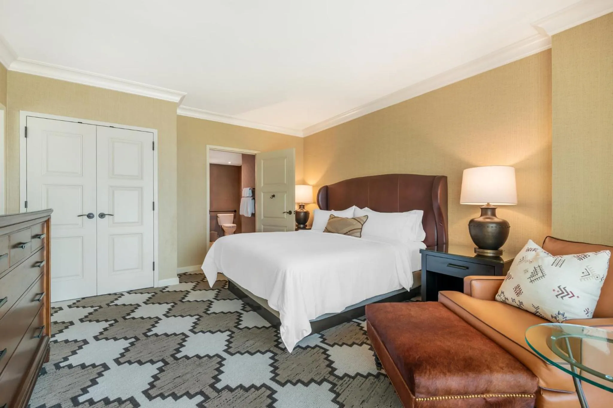 Photo of the whole room, Bed in Omni Fort Worth Hotel