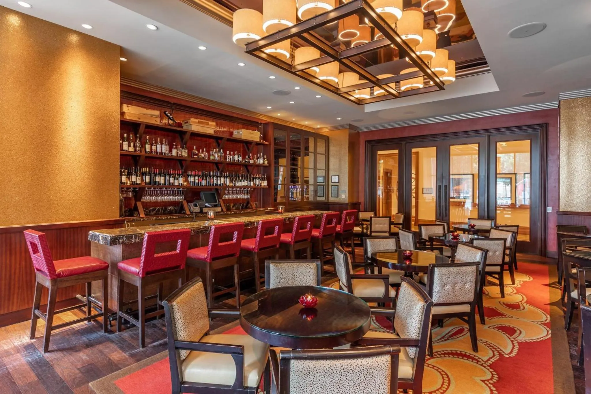 Lounge or bar in Omni Fort Worth Hotel
