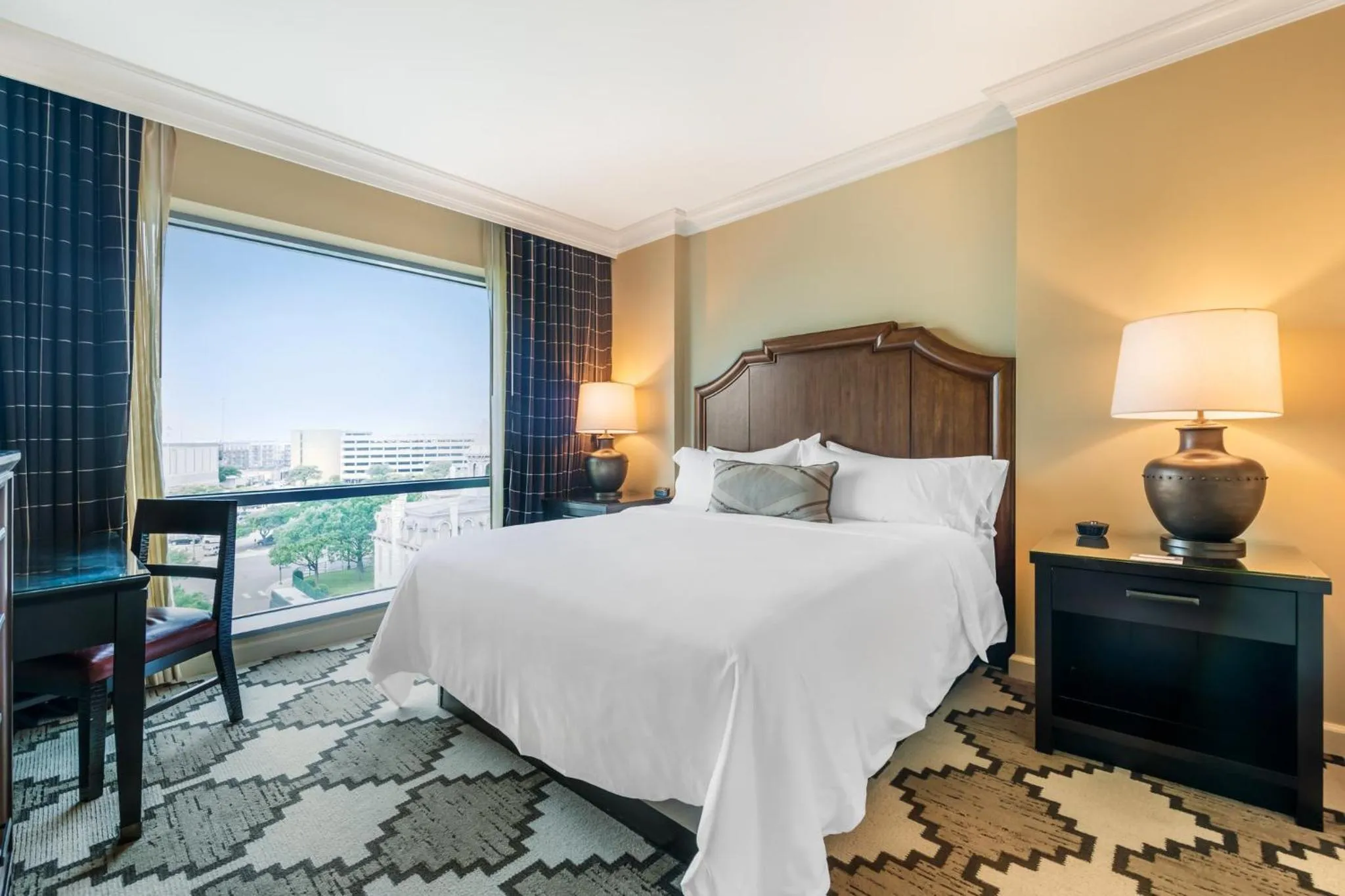 Photo of the whole room, Bed in Omni Fort Worth Hotel