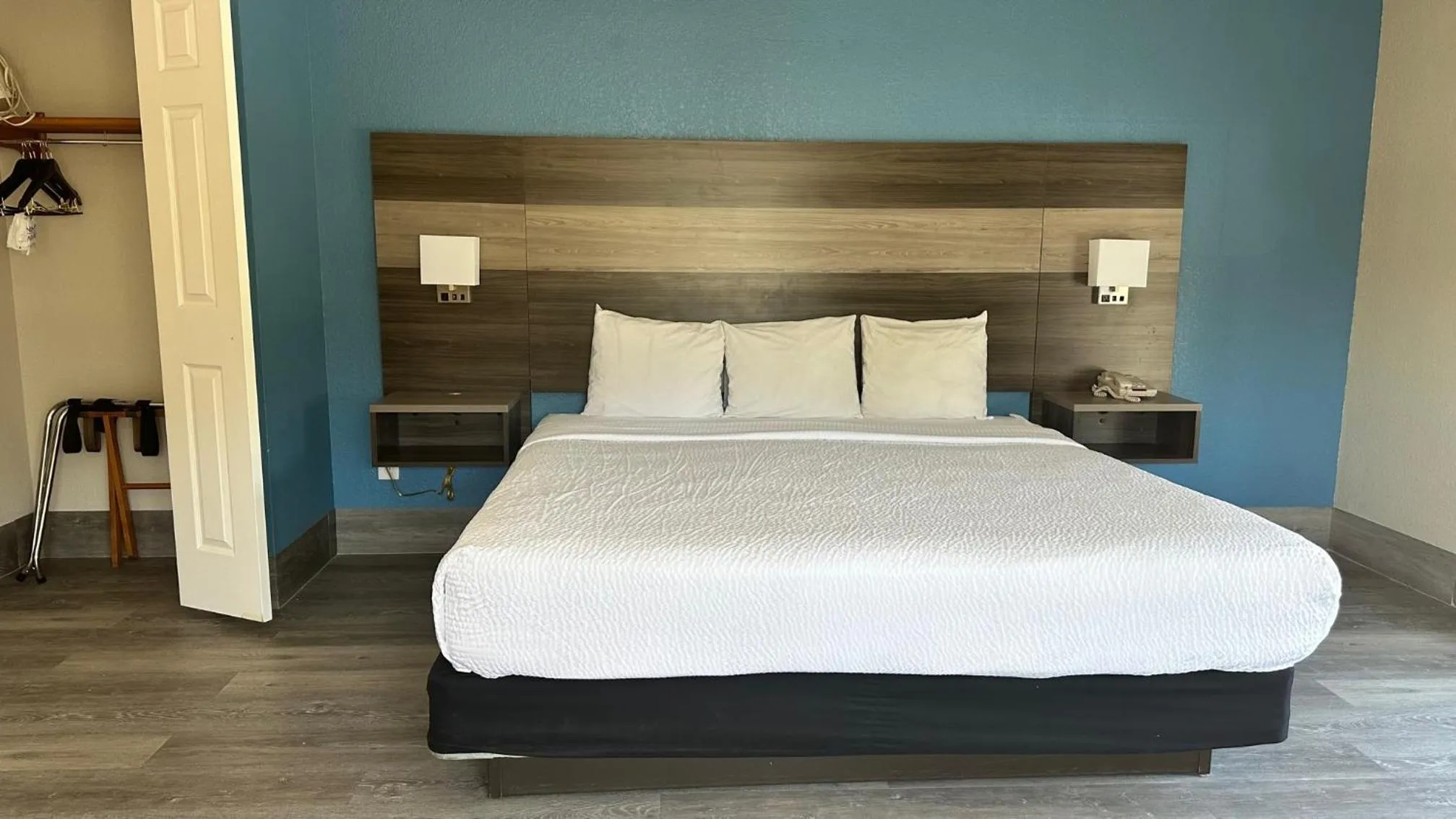 Bed in Days Inn by Wyndham San Diego Vista