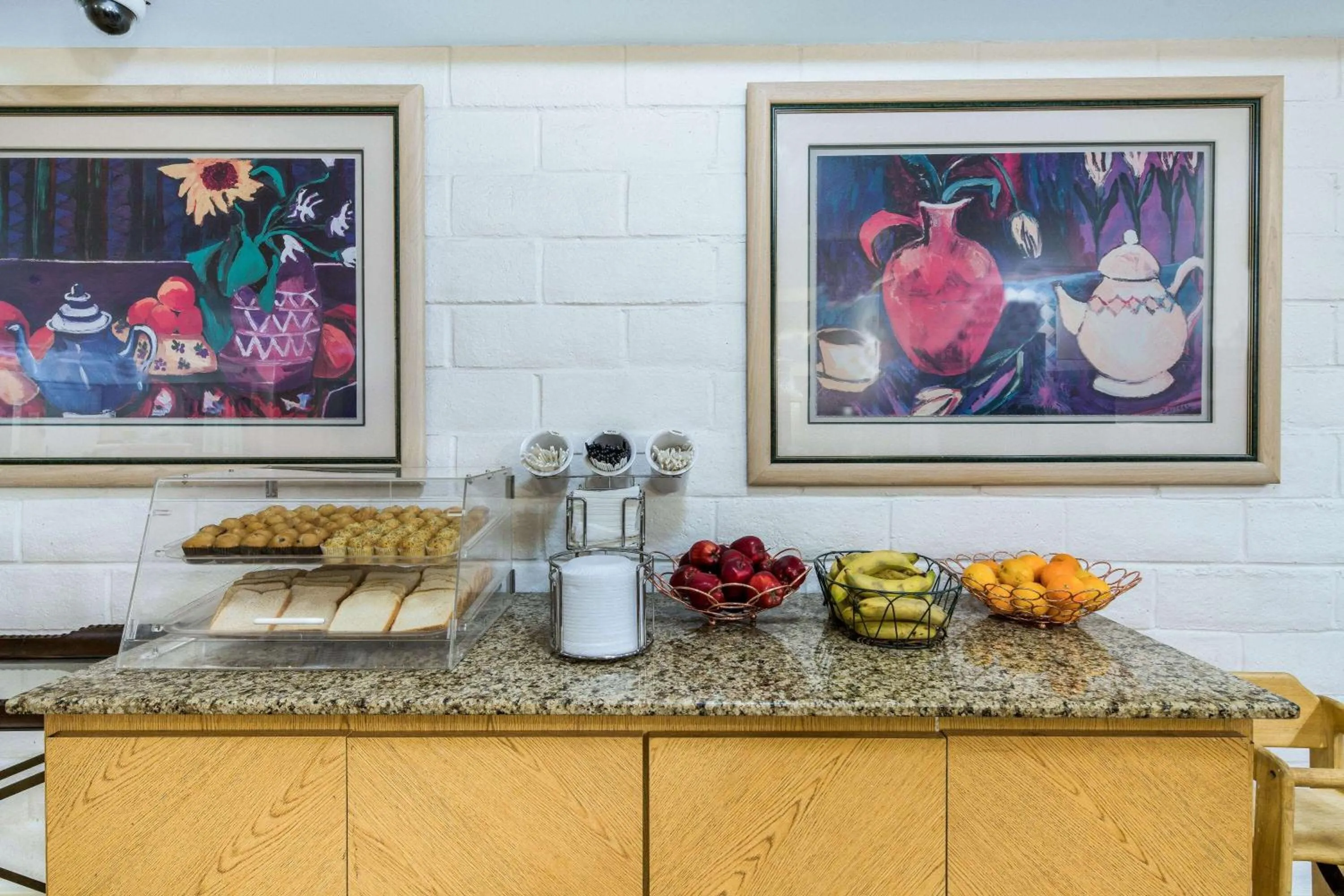 Breakfast in La Quinta Inn by Wyndham San Diego Vista