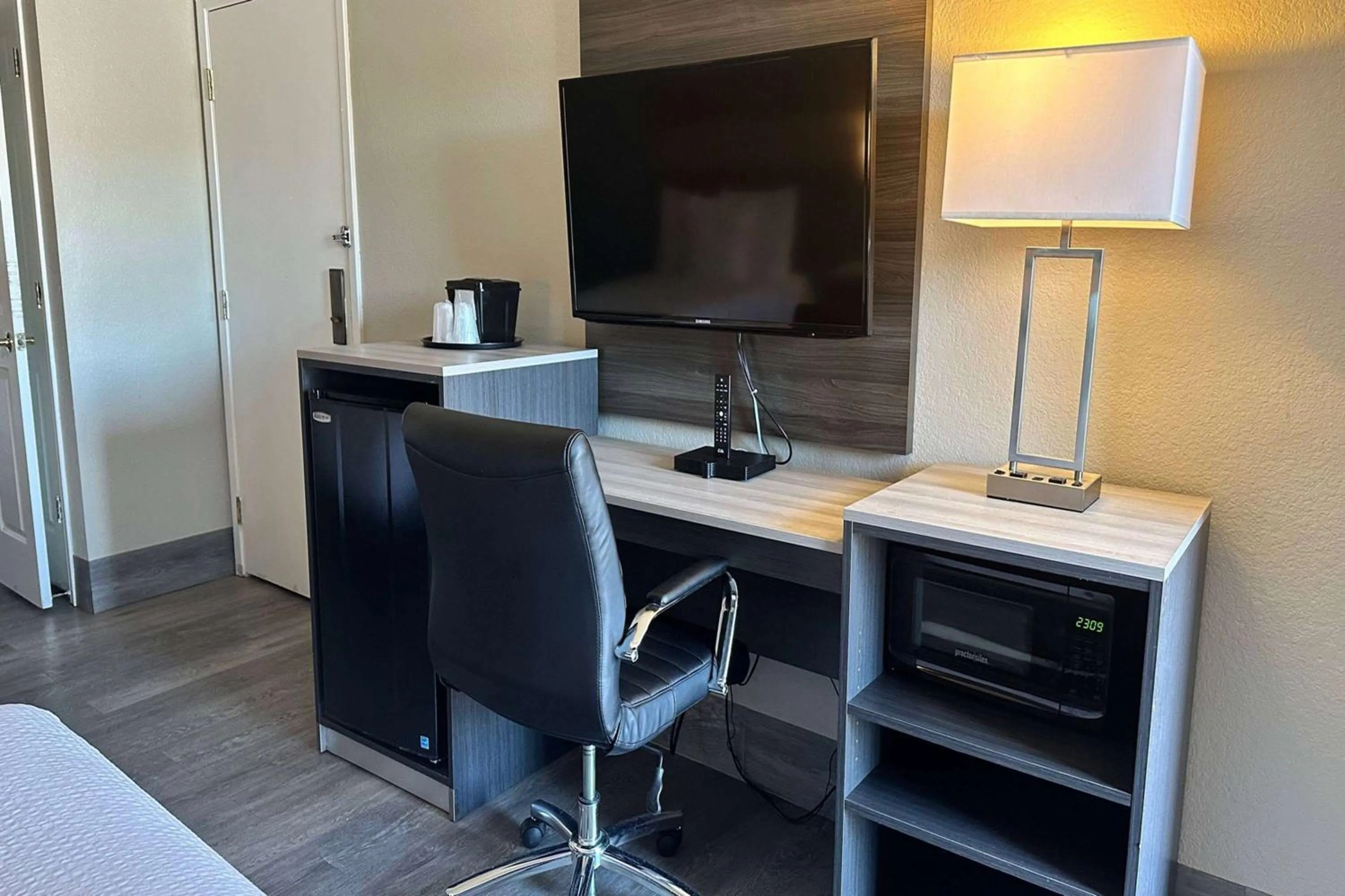 Photo of the whole room in Days Inn by Wyndham San Diego Vista