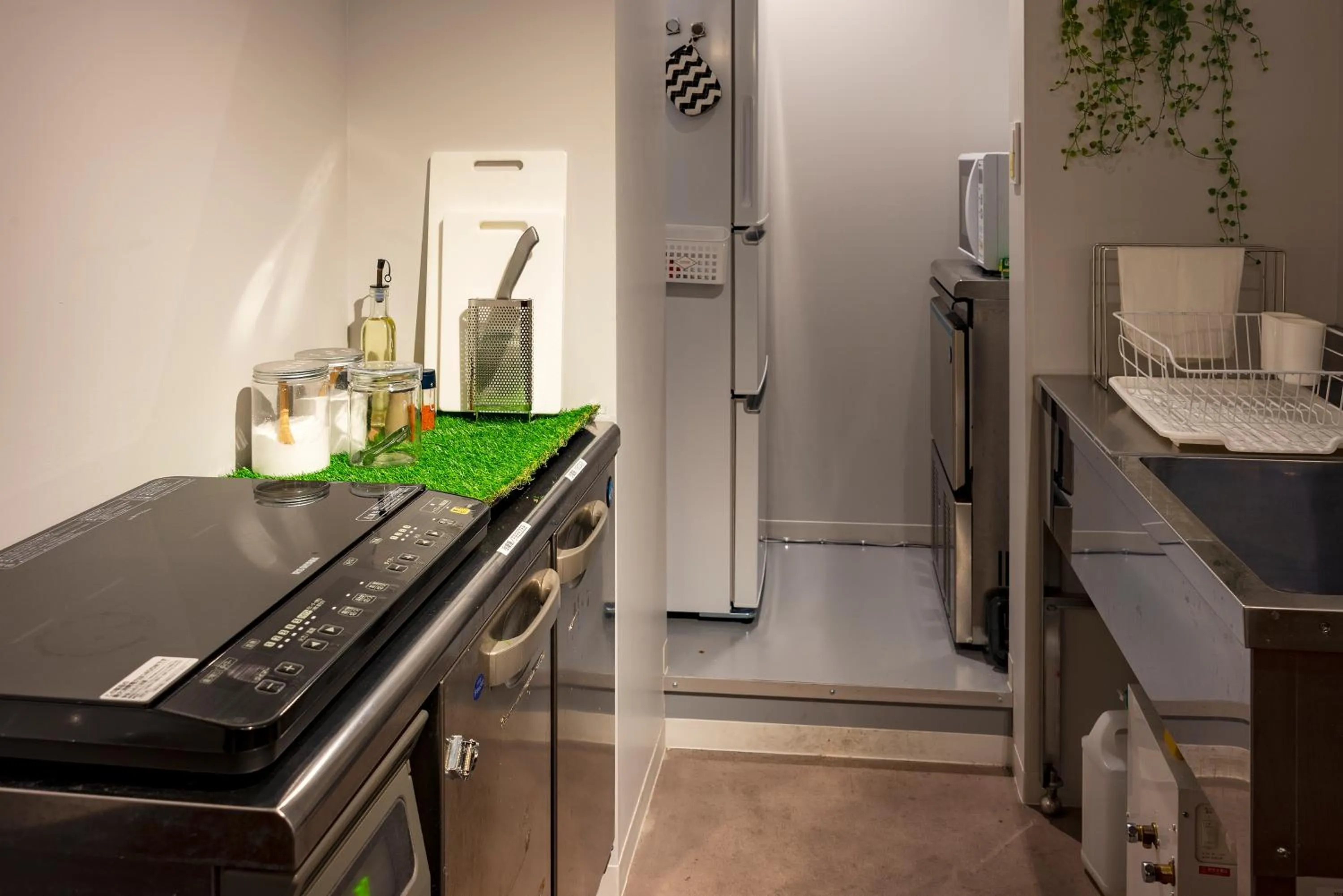 Kitchen or kitchenette in plat hostel keikyu minowa forest