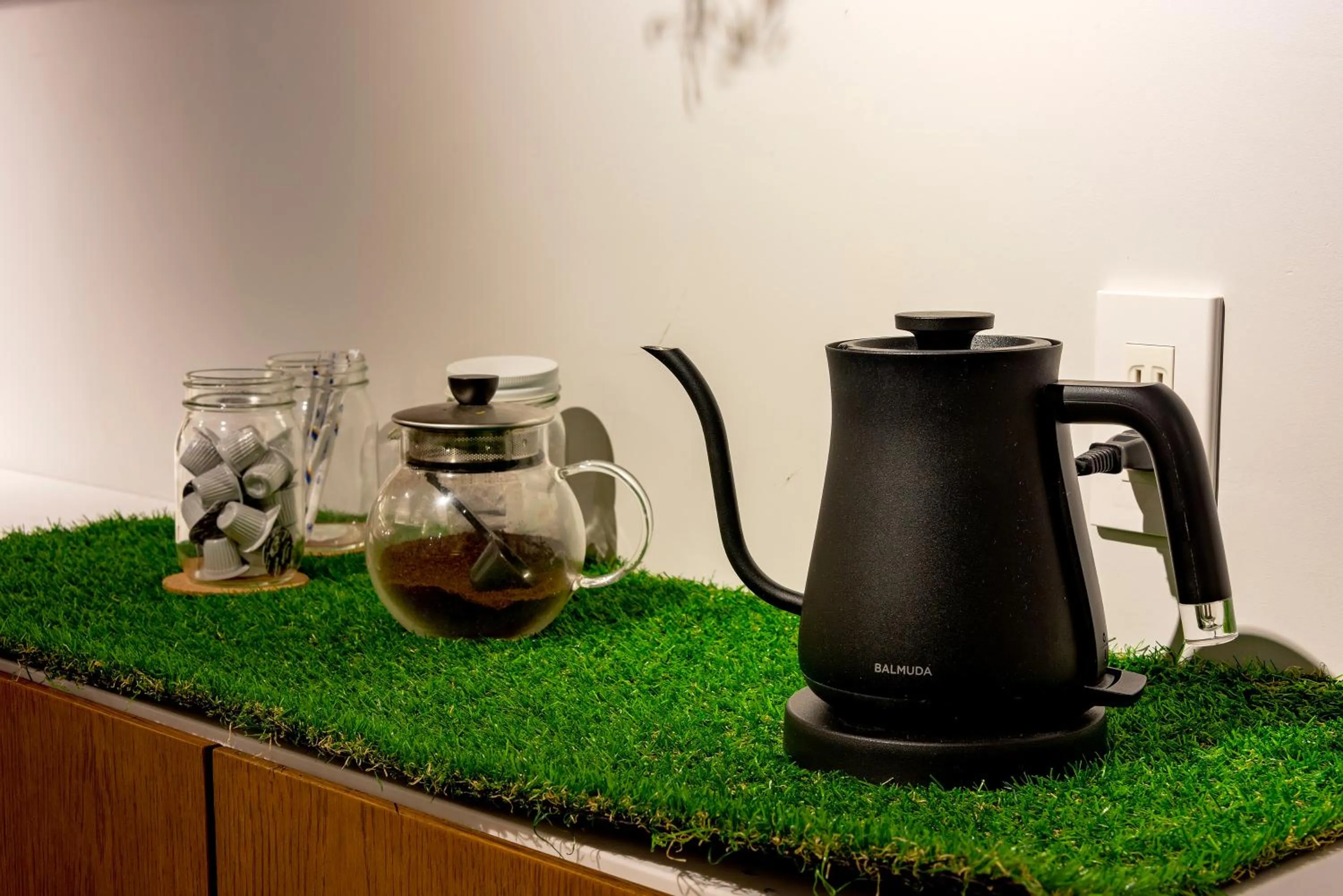 Communal lounge/ TV room in plat hostel keikyu minowa forest