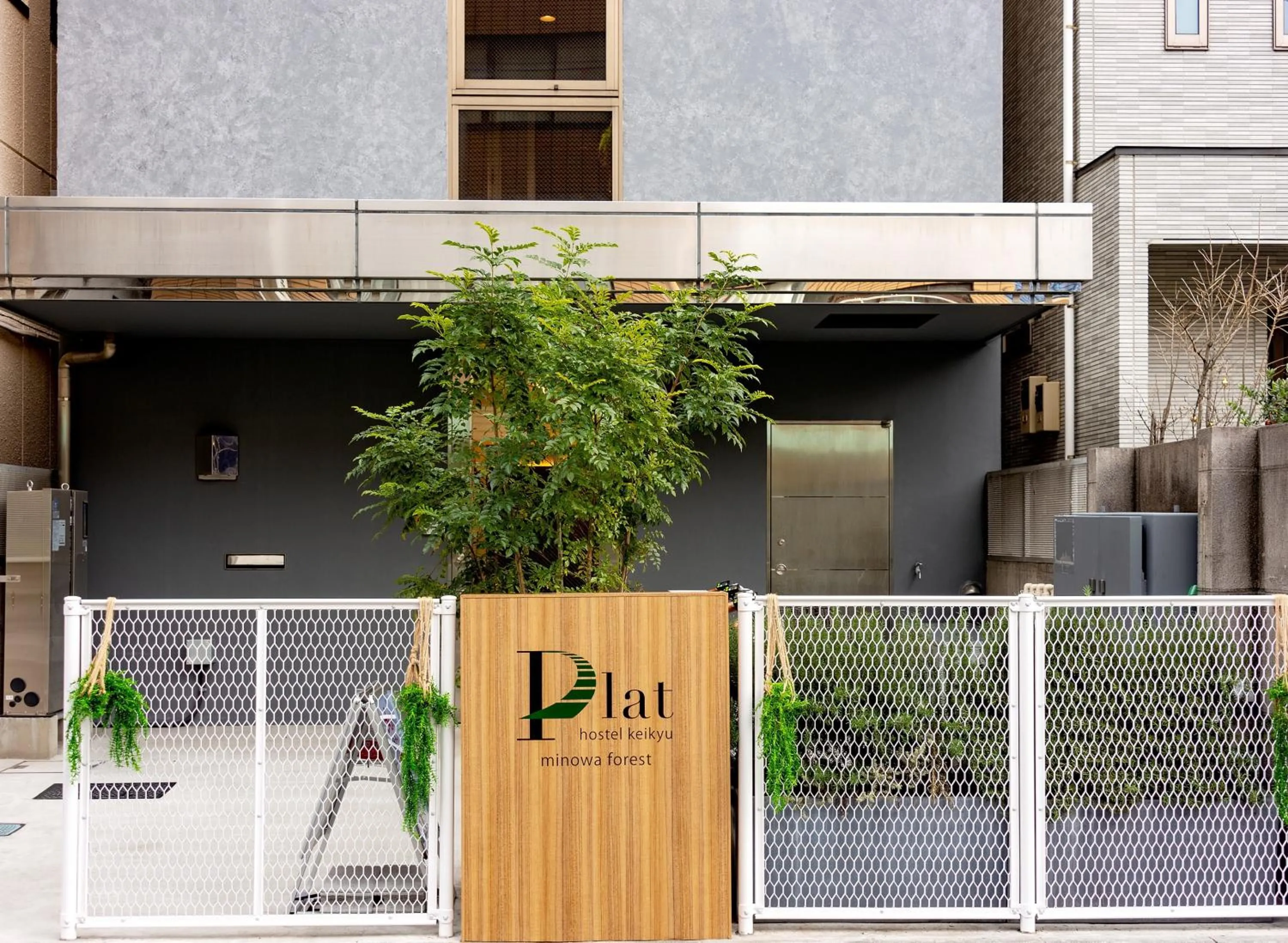 Property building in plat hostel keikyu minowa forest