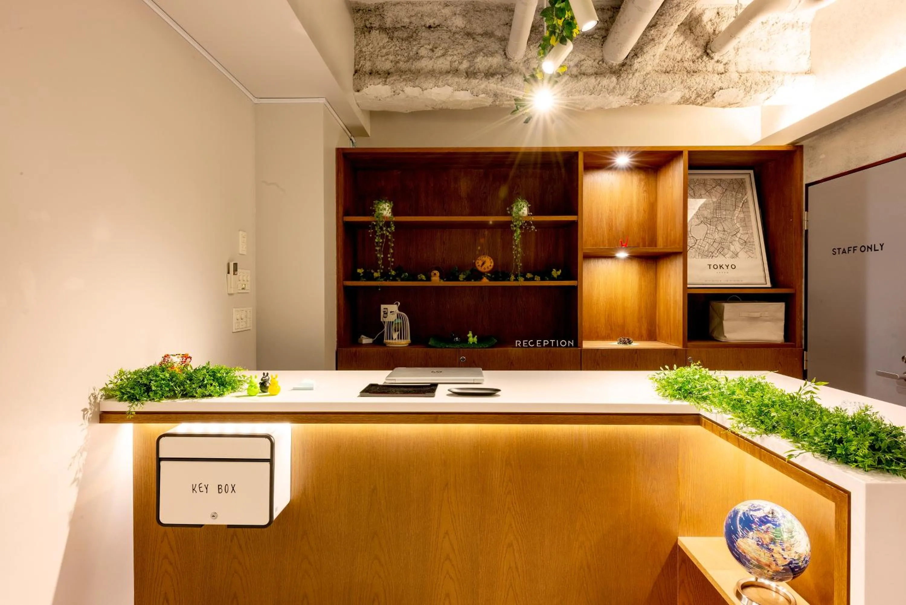 Lobby or reception in plat hostel keikyu minowa forest