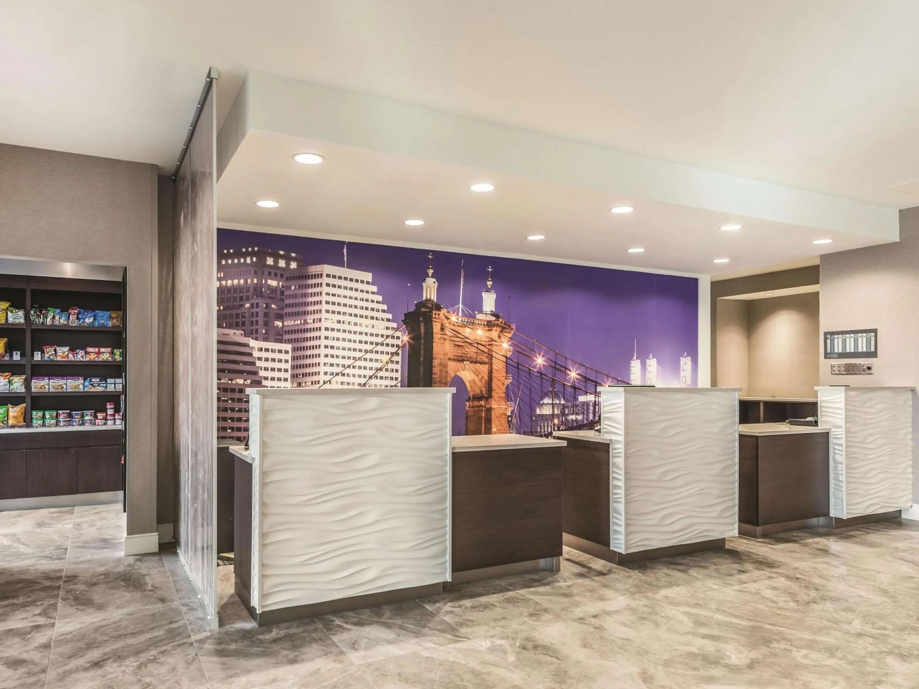 Lobby or reception in La Quinta by Wyndham Cincinnati Sharonville