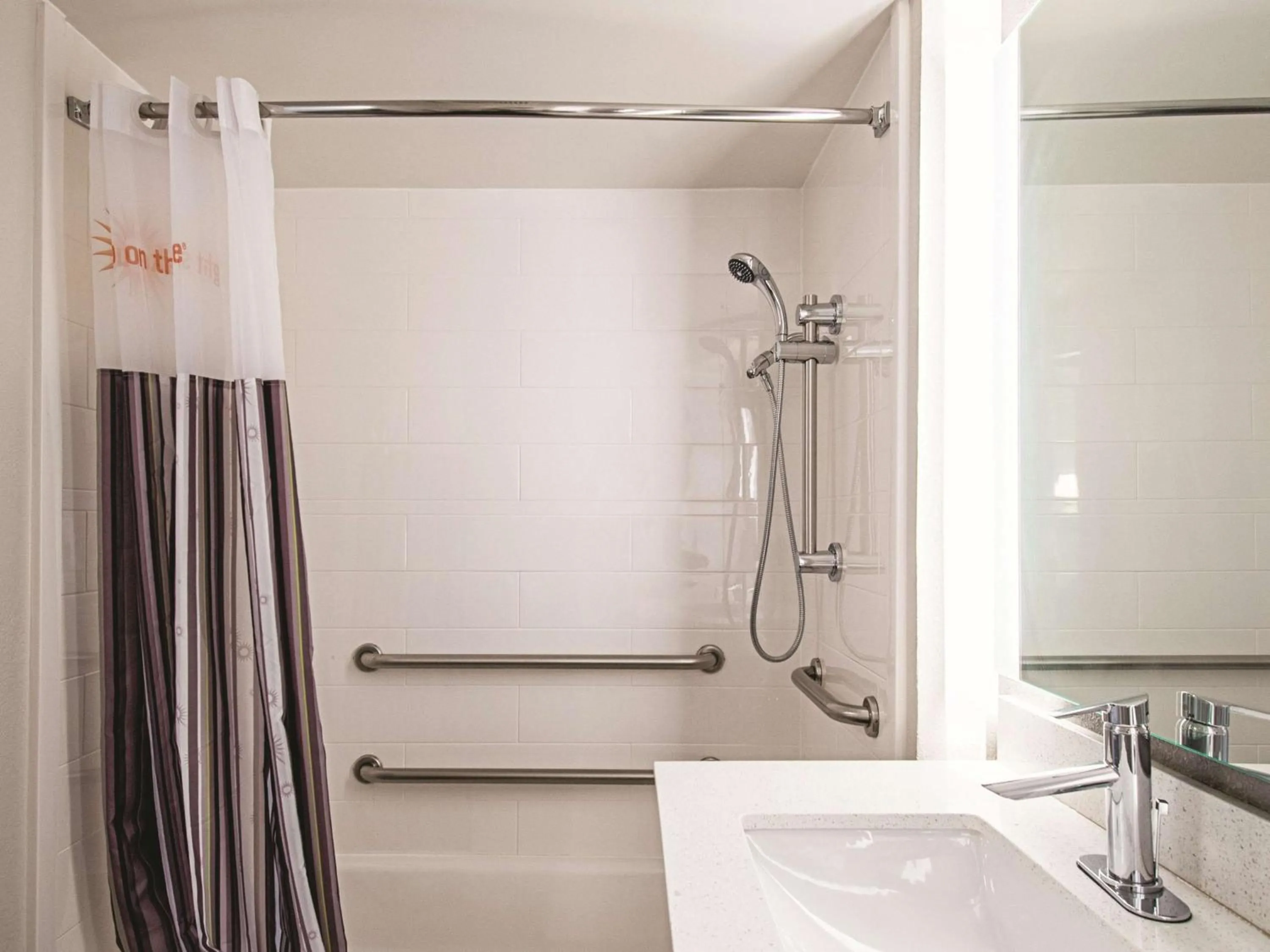 Photo of the whole room in La Quinta by Wyndham Cincinnati Sharonville