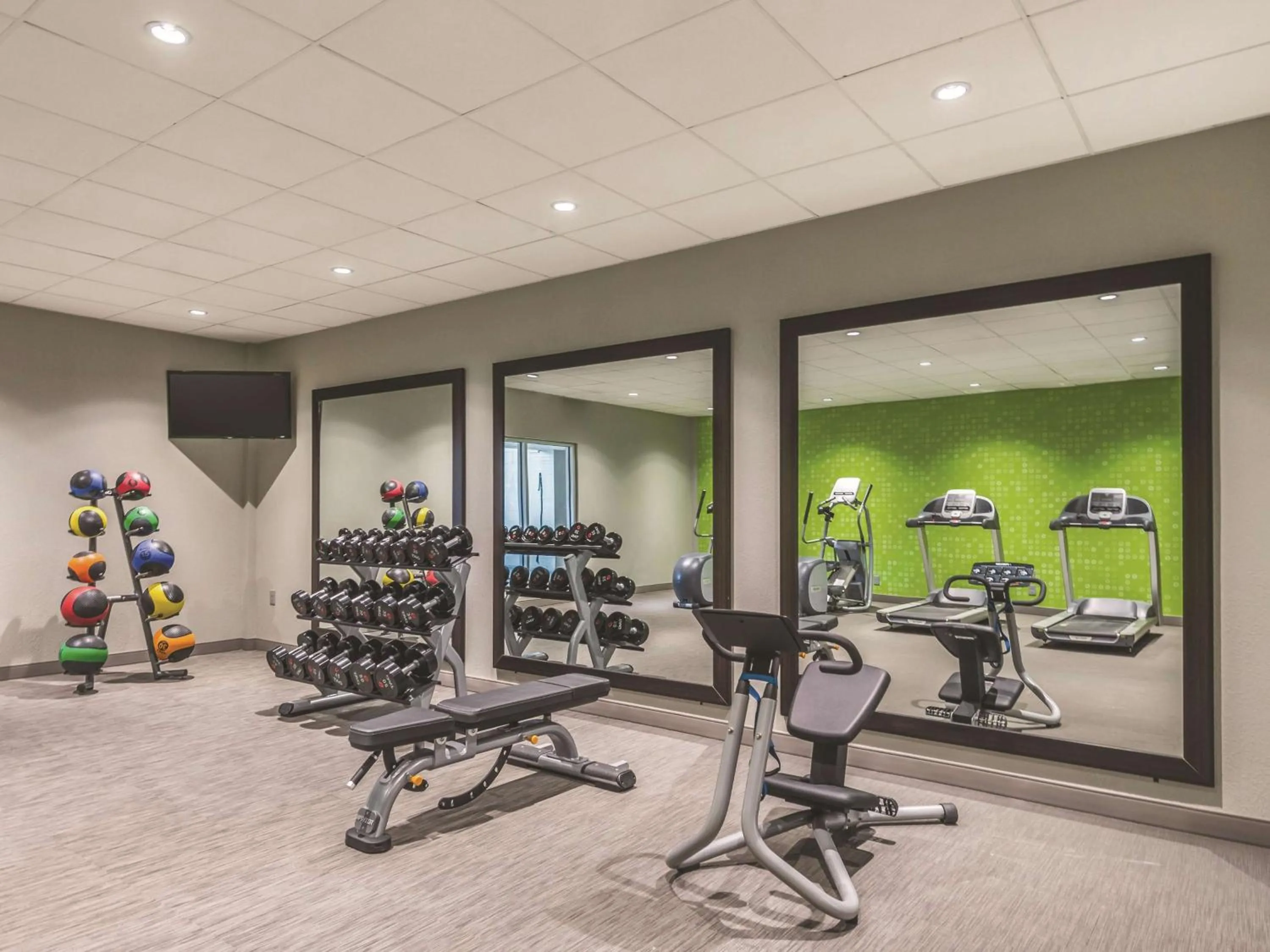 Fitness centre/facilities in La Quinta by Wyndham Cincinnati Sharonville