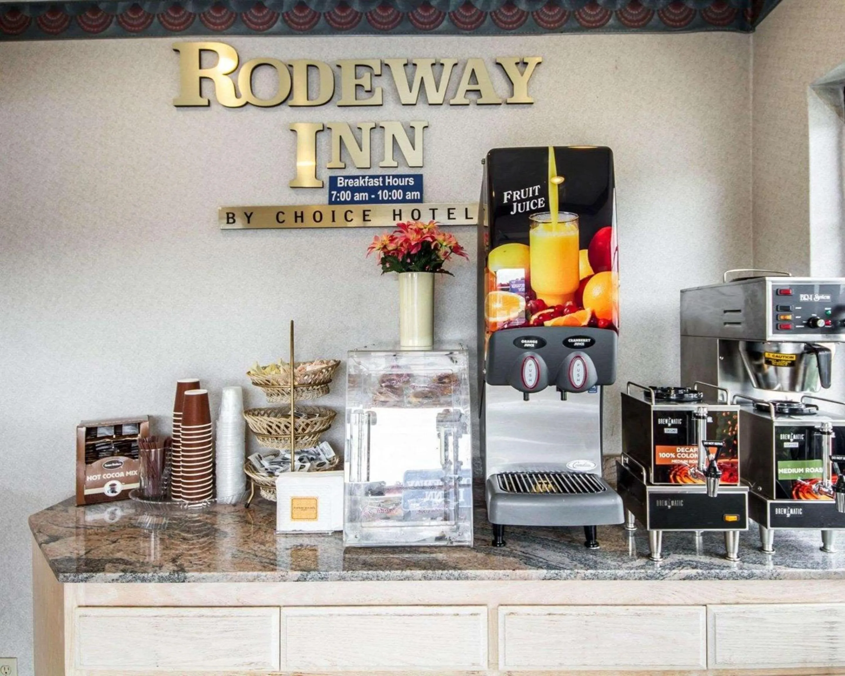 Restaurant/places to eat in Rodeway Inn Monterey Near Fairgrounds