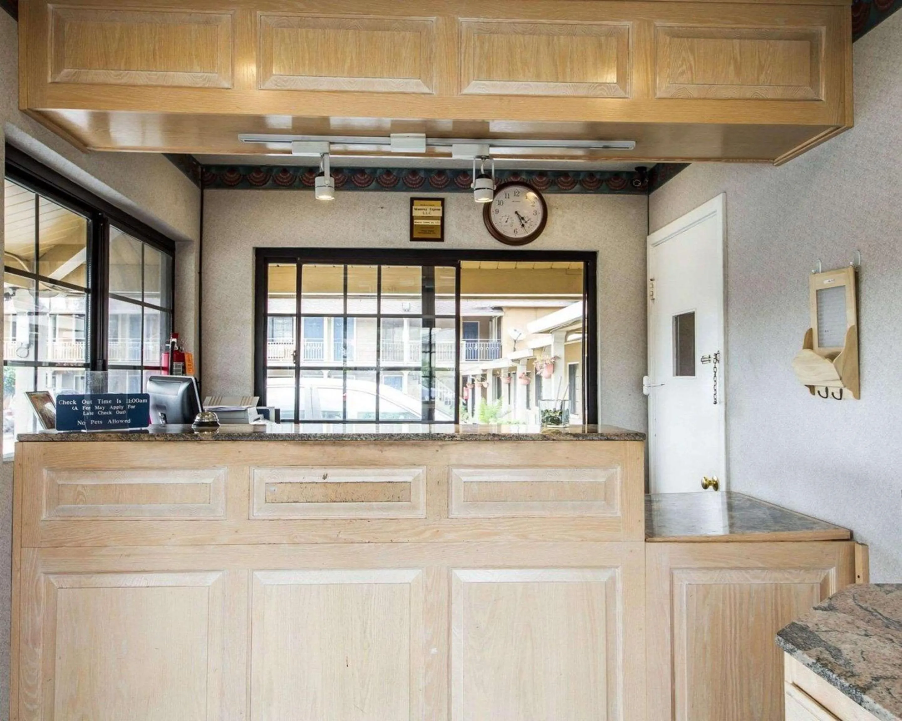 Lobby or reception in Rodeway Inn Monterey Near Fairgrounds