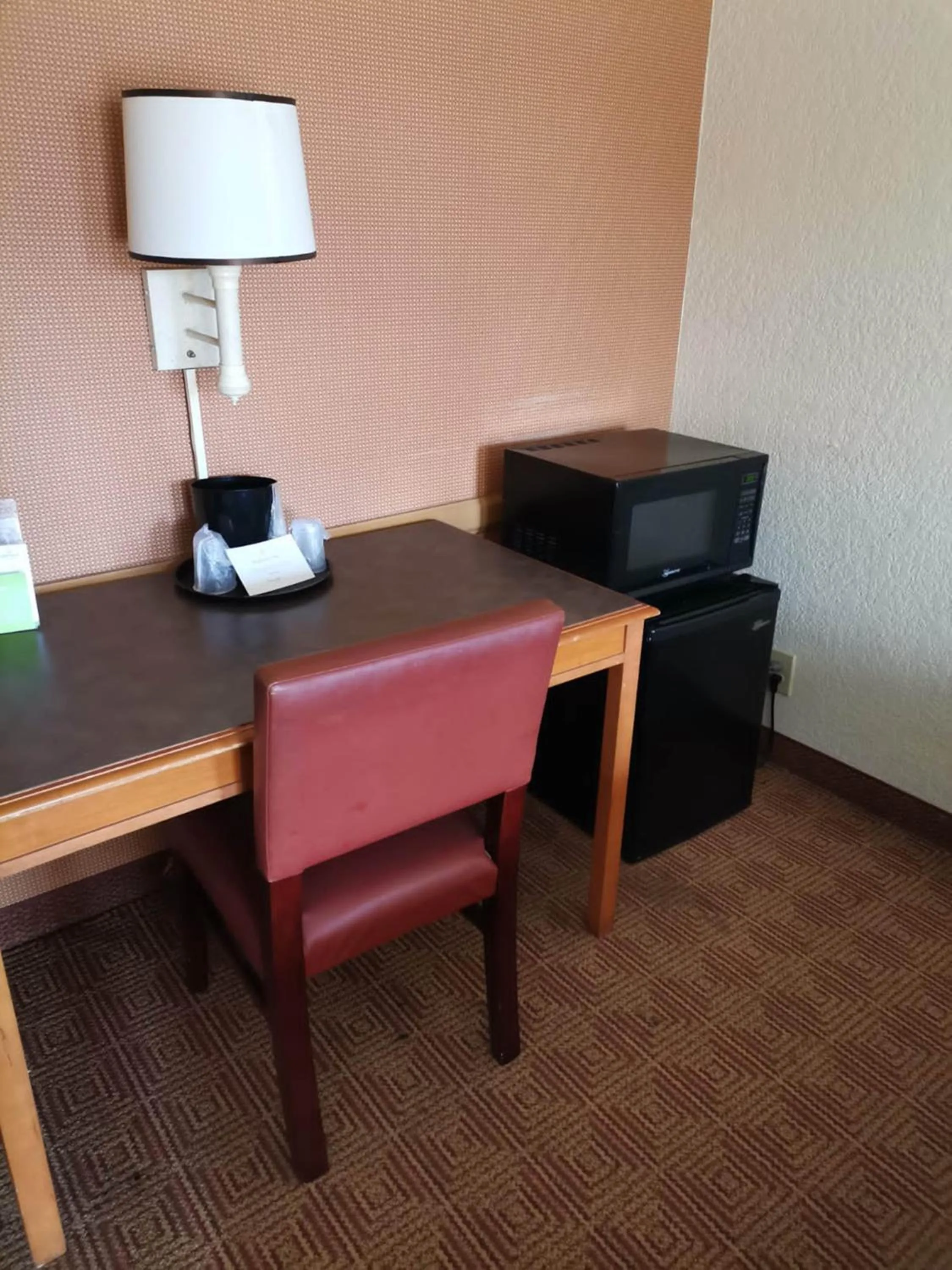Seating area in Super 8 by Wyndham San Antonio Near SeaWorld Ingram Park
