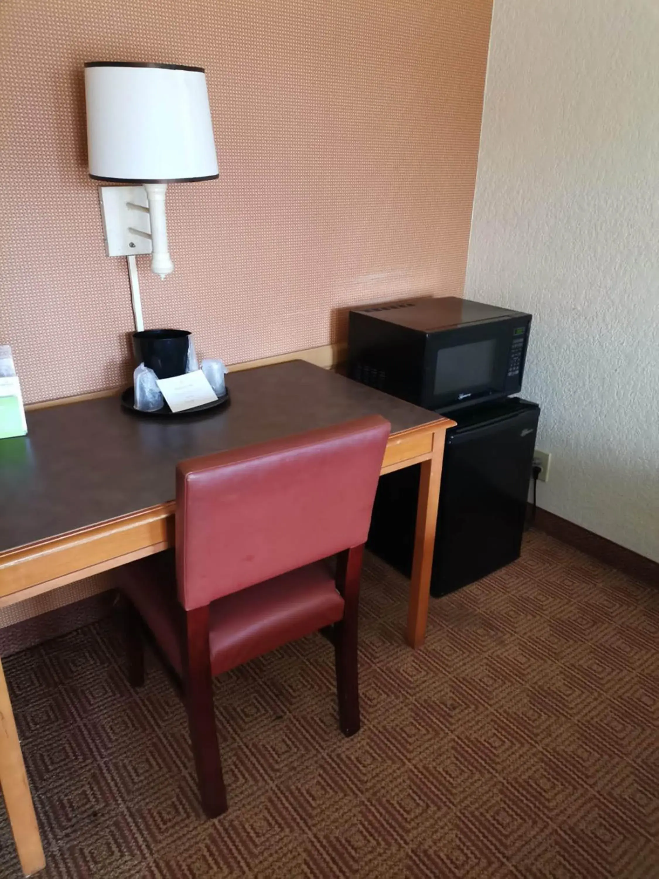 King Room with Bath Tub - Mobility Accessible/Non-Smoking in Super 8 by Wyndham San Antonio Near SeaWorld Ingram Park King Room with Bath Tub - Mobility Accessible/Non-Smoking in Super 8 by Wyndham San Antonio Near SeaWorld Ingram Park