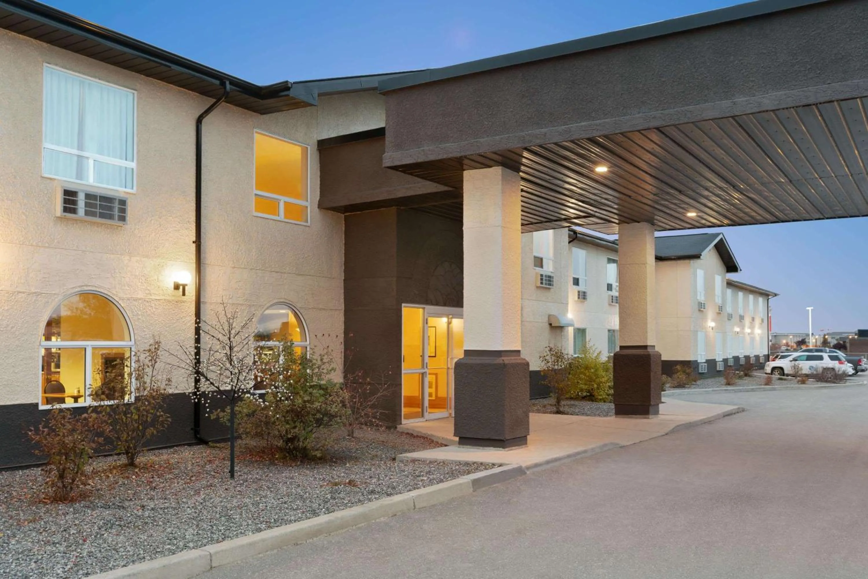 Property building in Days Inn & Suites by Wyndham Thompson