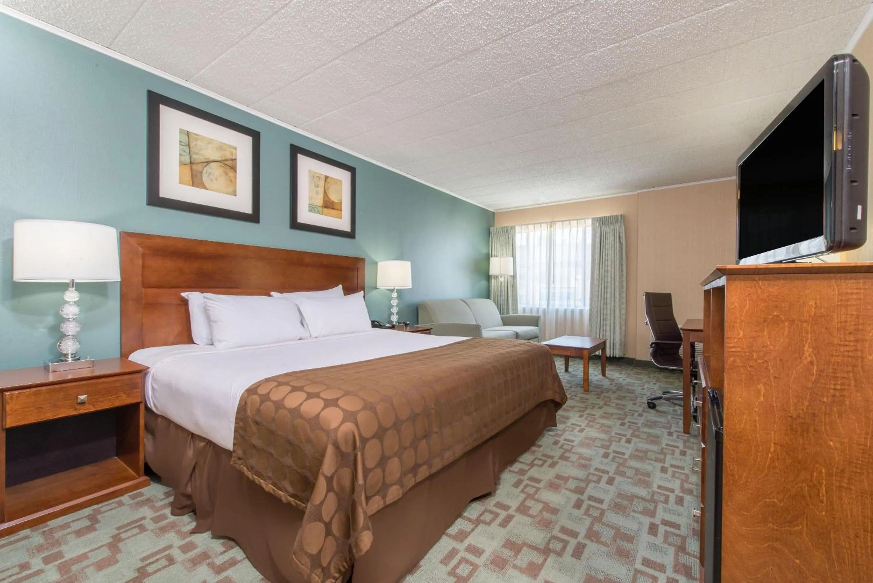 Photo of the whole room, Bed in Ramada by Wyndham Vineland Millville Area