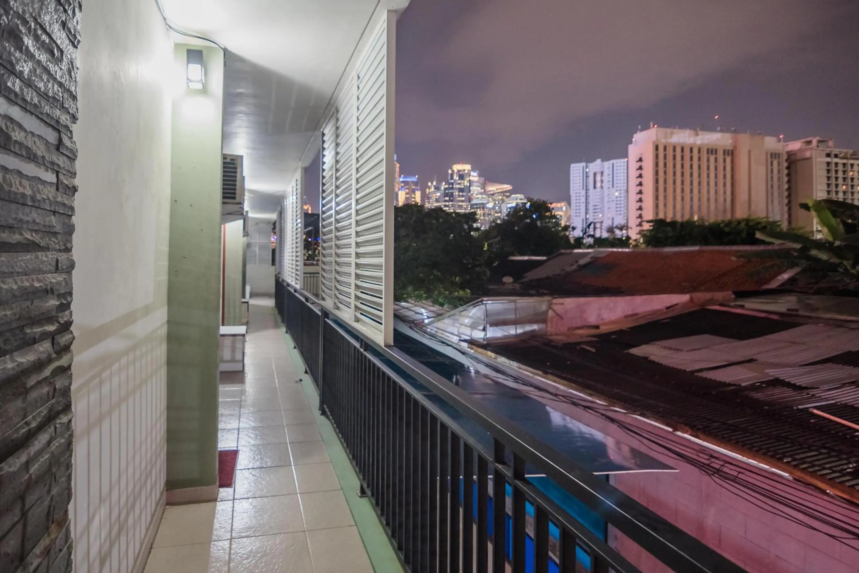 Balcony/Terrace in RedDoorz Plus near Semanggi