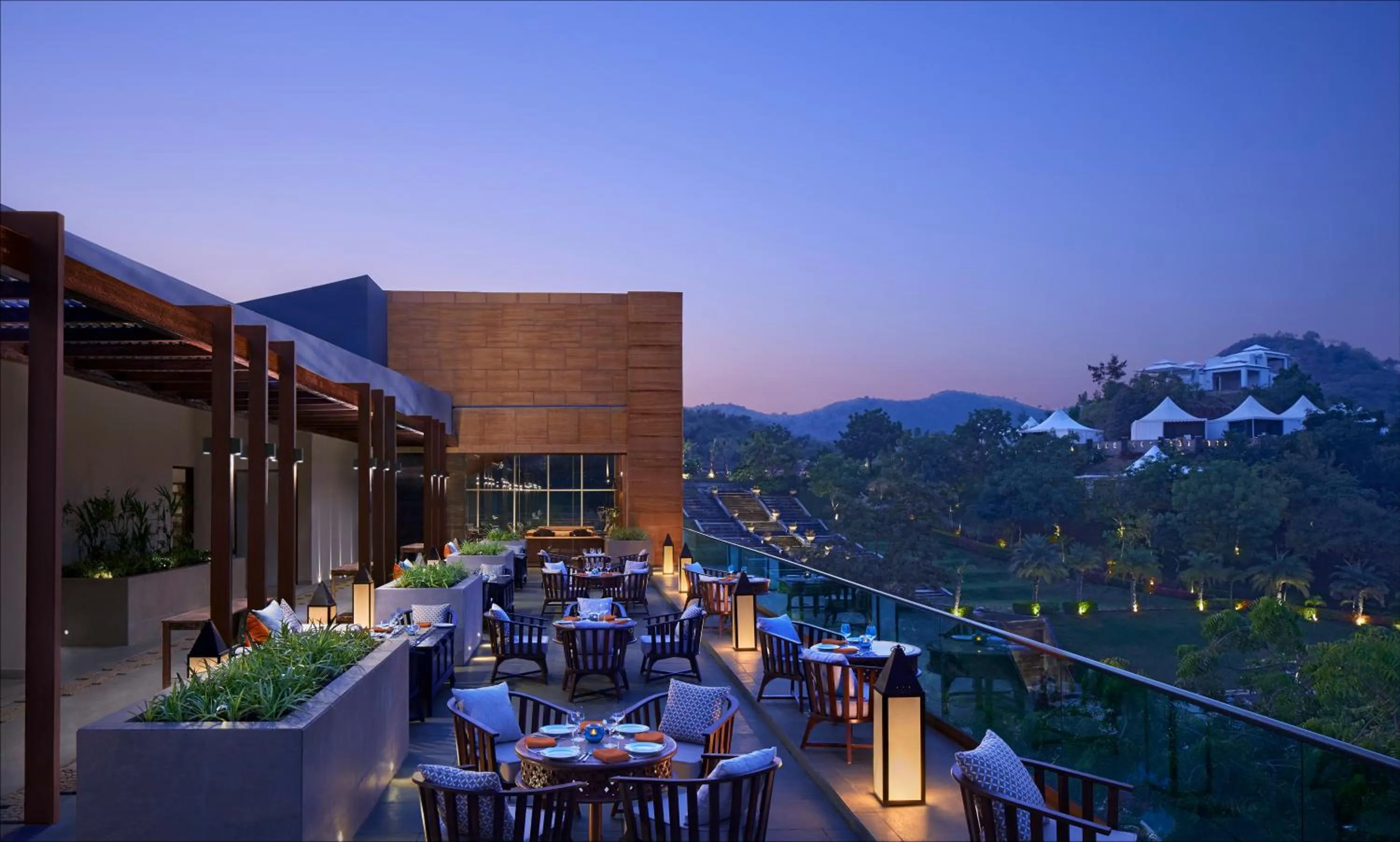 Restaurant/places to eat in Taj Aravali Resort & Spa Udaipur