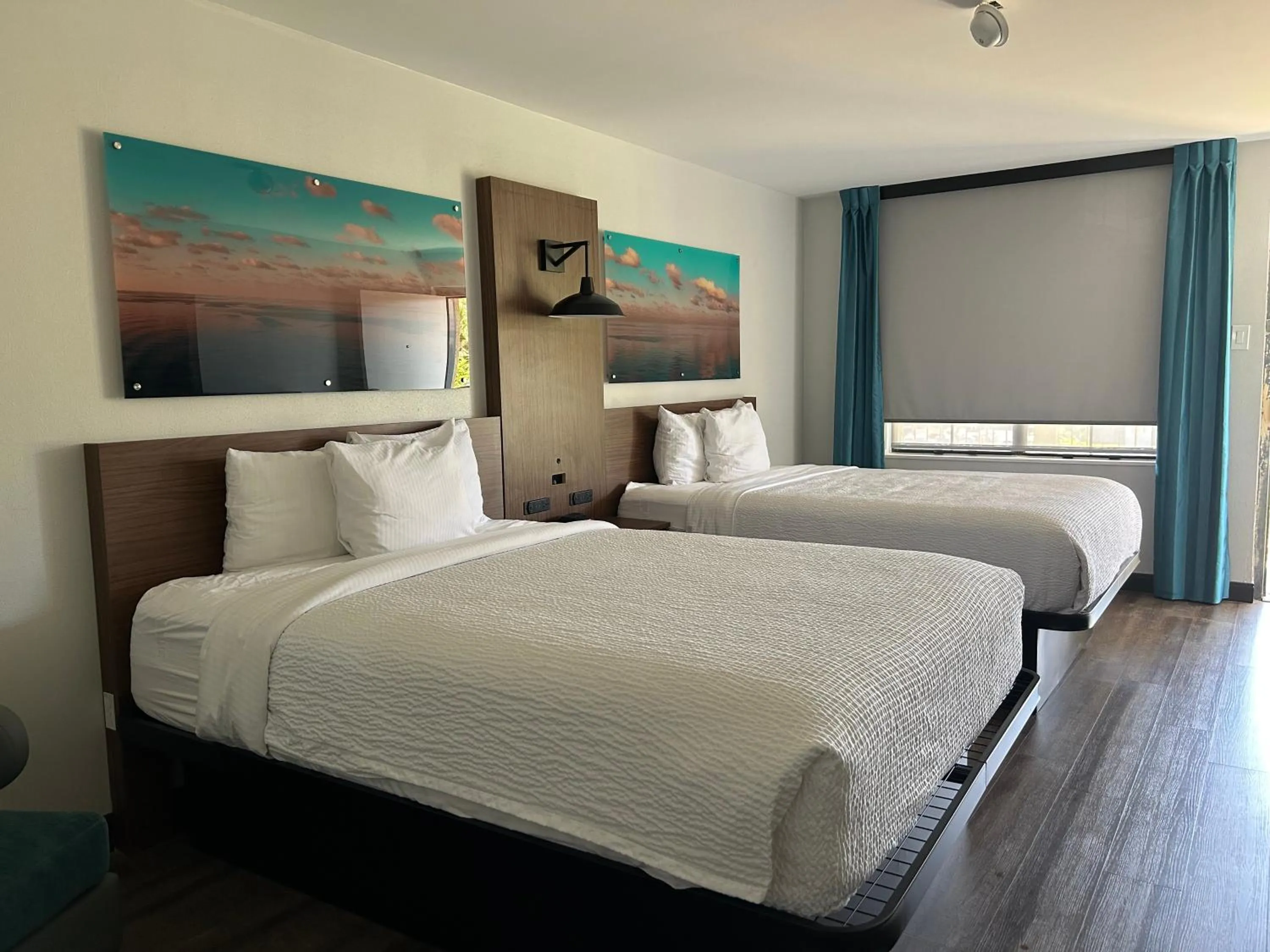 Bedroom, Bed in La Quinta Inn by Wyndham San Diego - Miramar