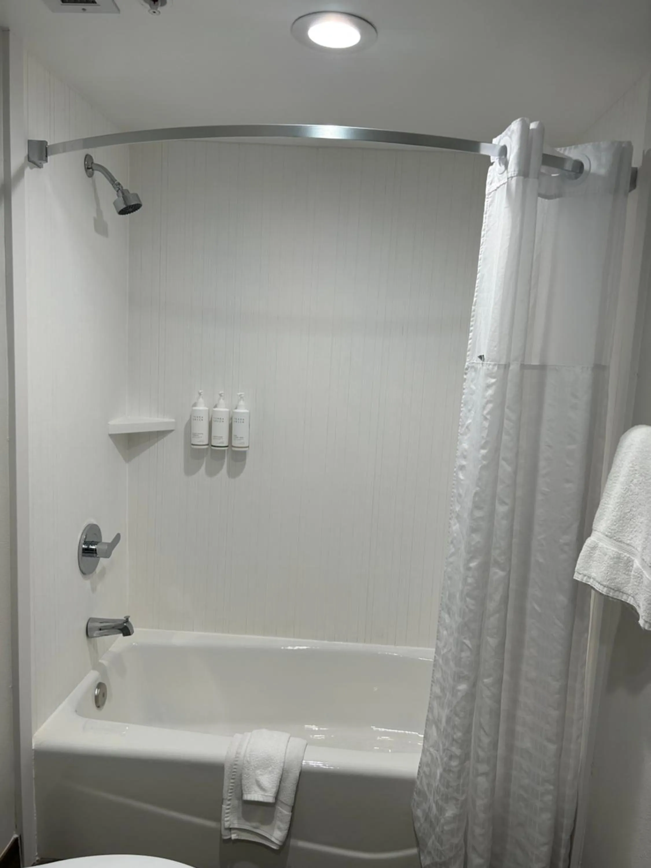 Bathroom in La Quinta Inn by Wyndham San Diego - Miramar