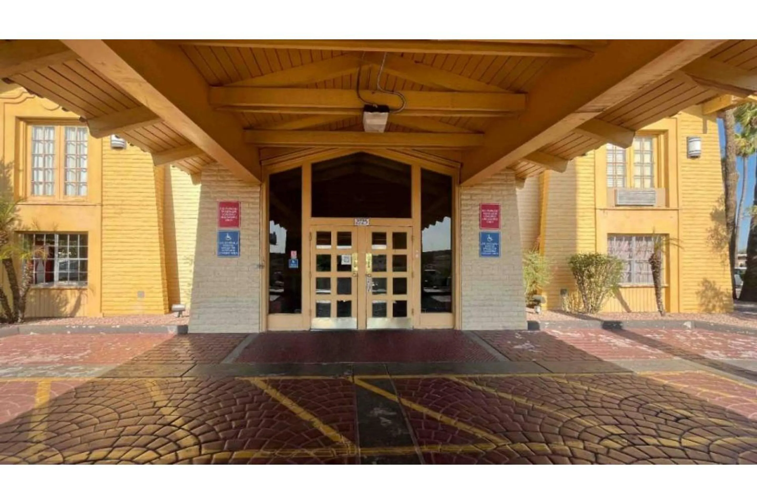 Lobby or reception in Motel 6 Phoenix, AZ Midtown