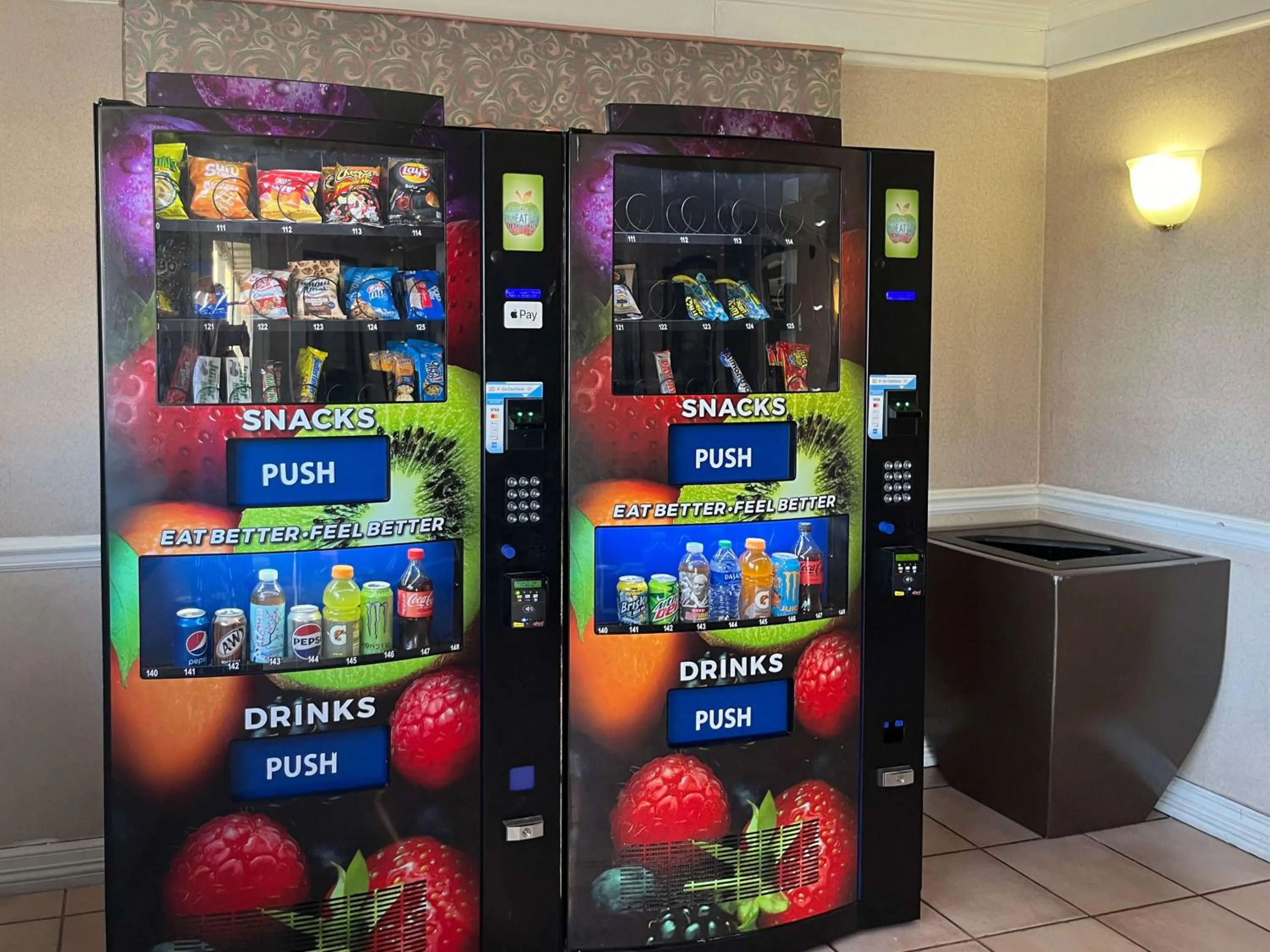 Property building in Motel 6 Phoenix, AZ Midtown