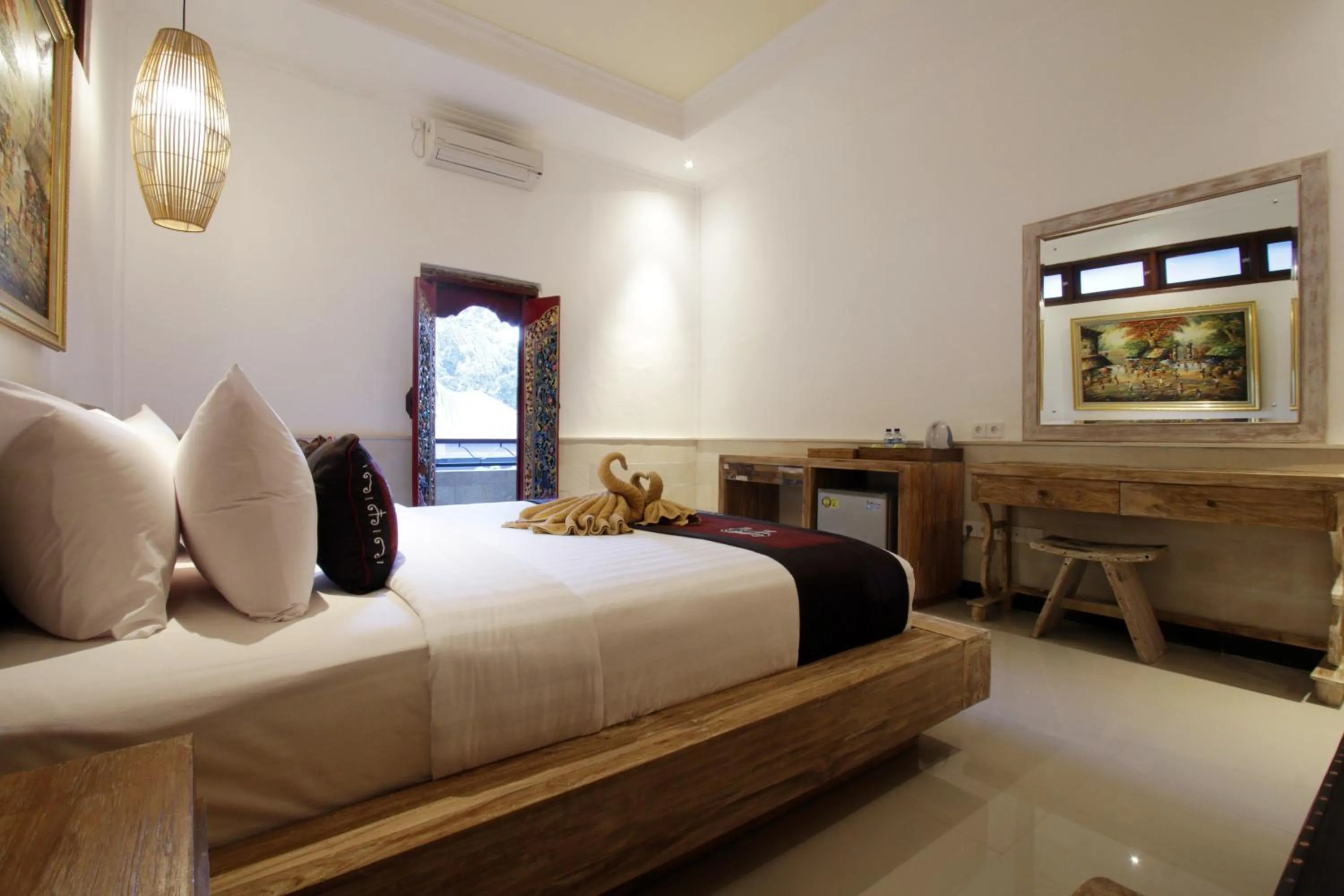 Communal lounge/ TV room, Bed in Ubud Terrace