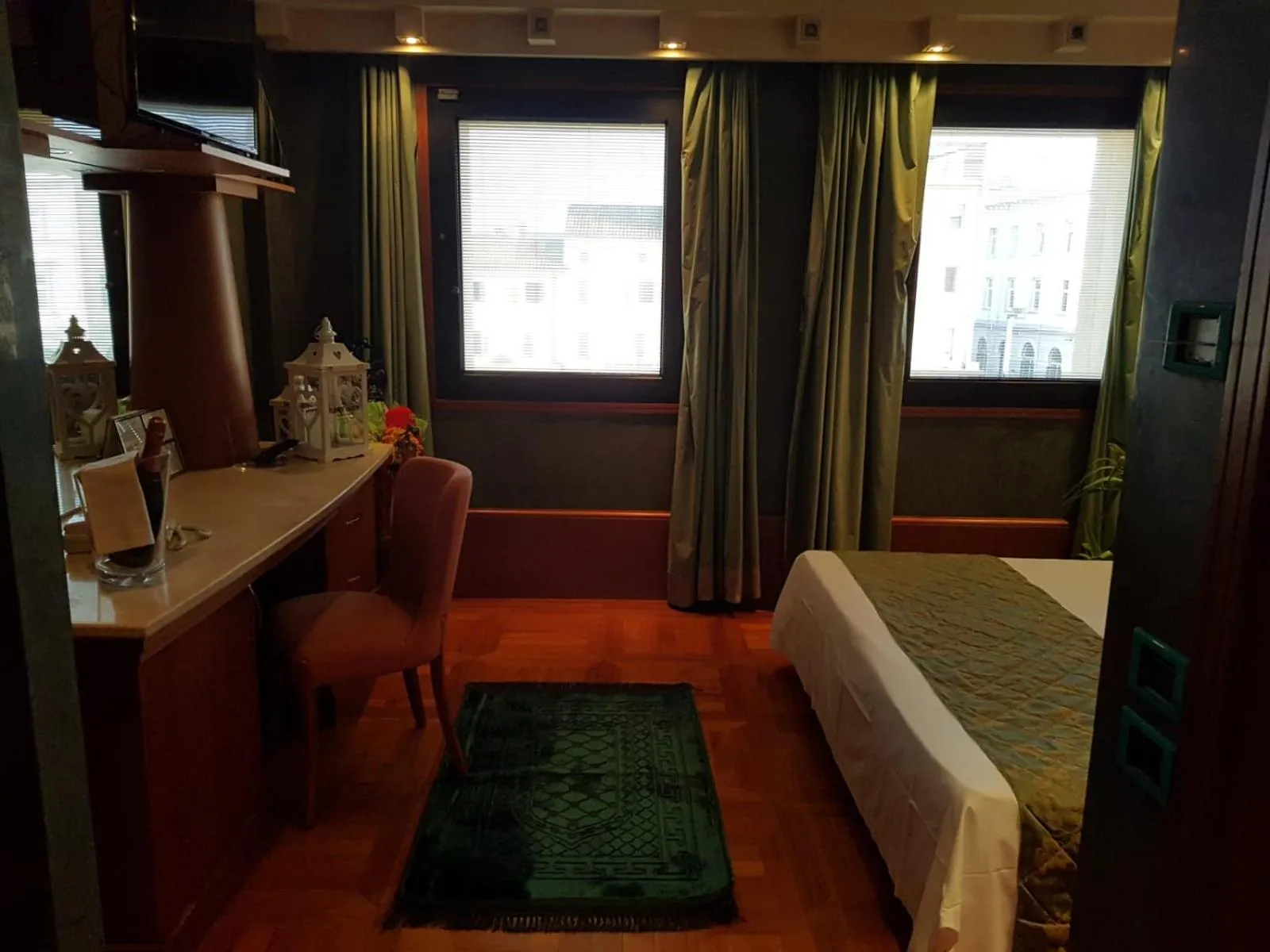 Bedroom, Bed in HR Hotel