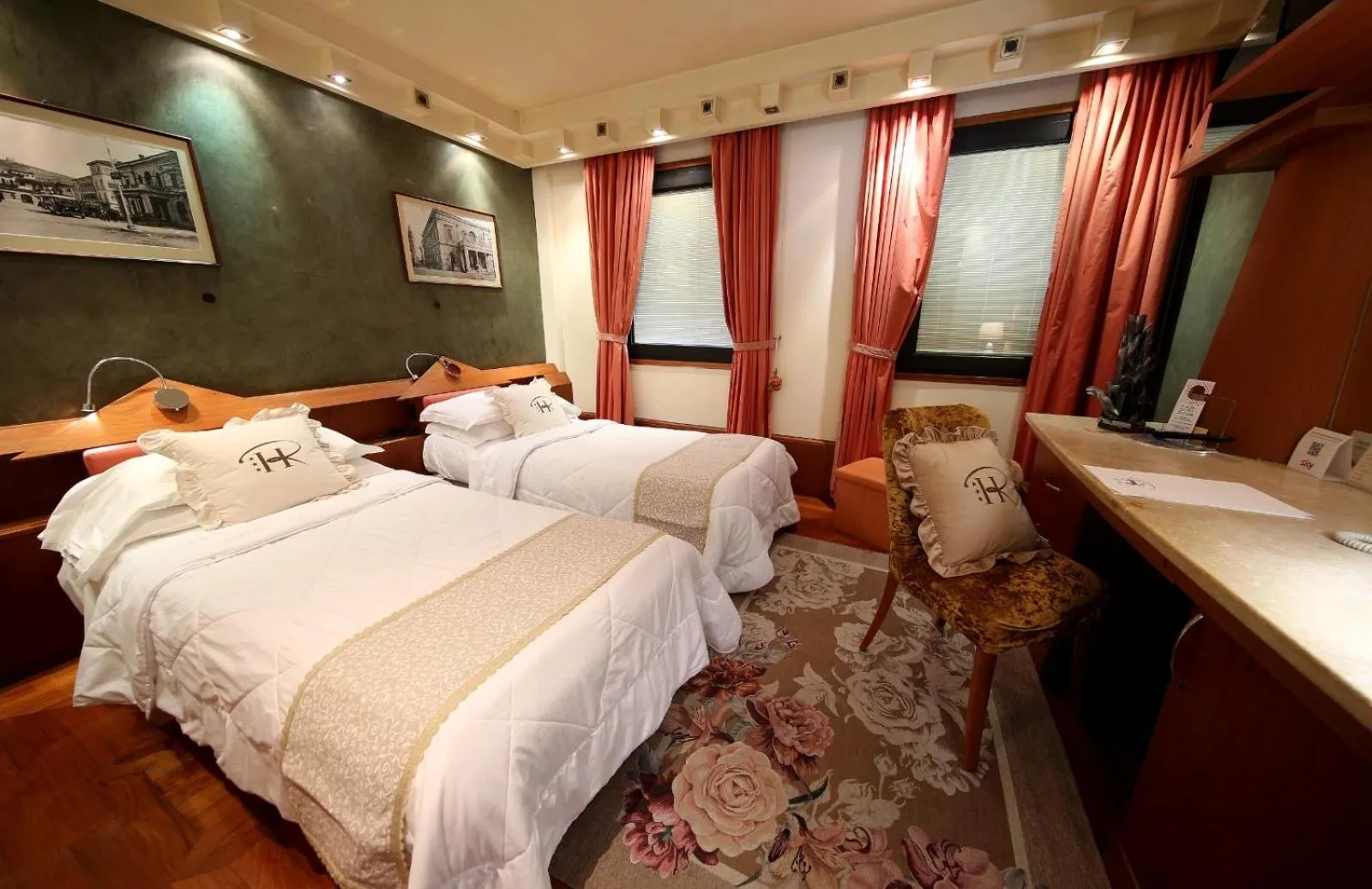 Bedroom, Bed in HR Hotel