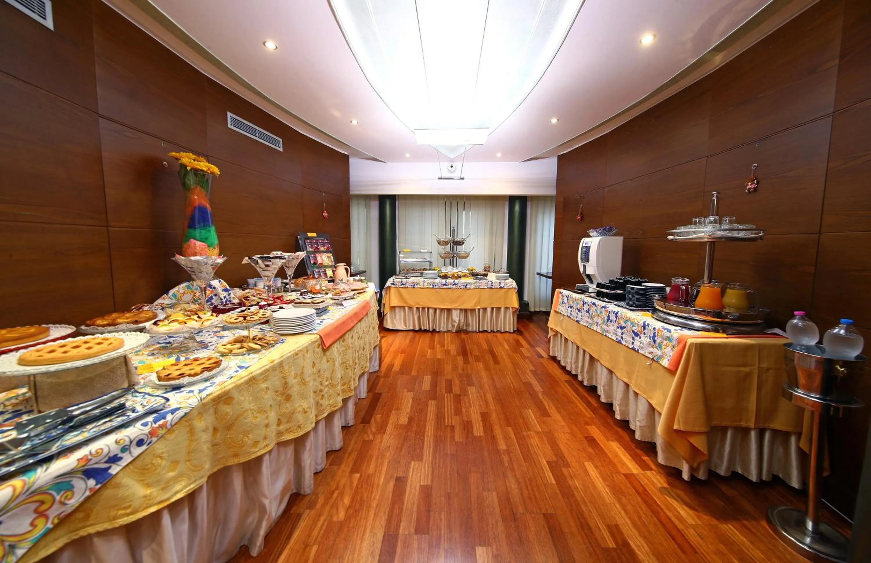 Breakfast in HR Hotel